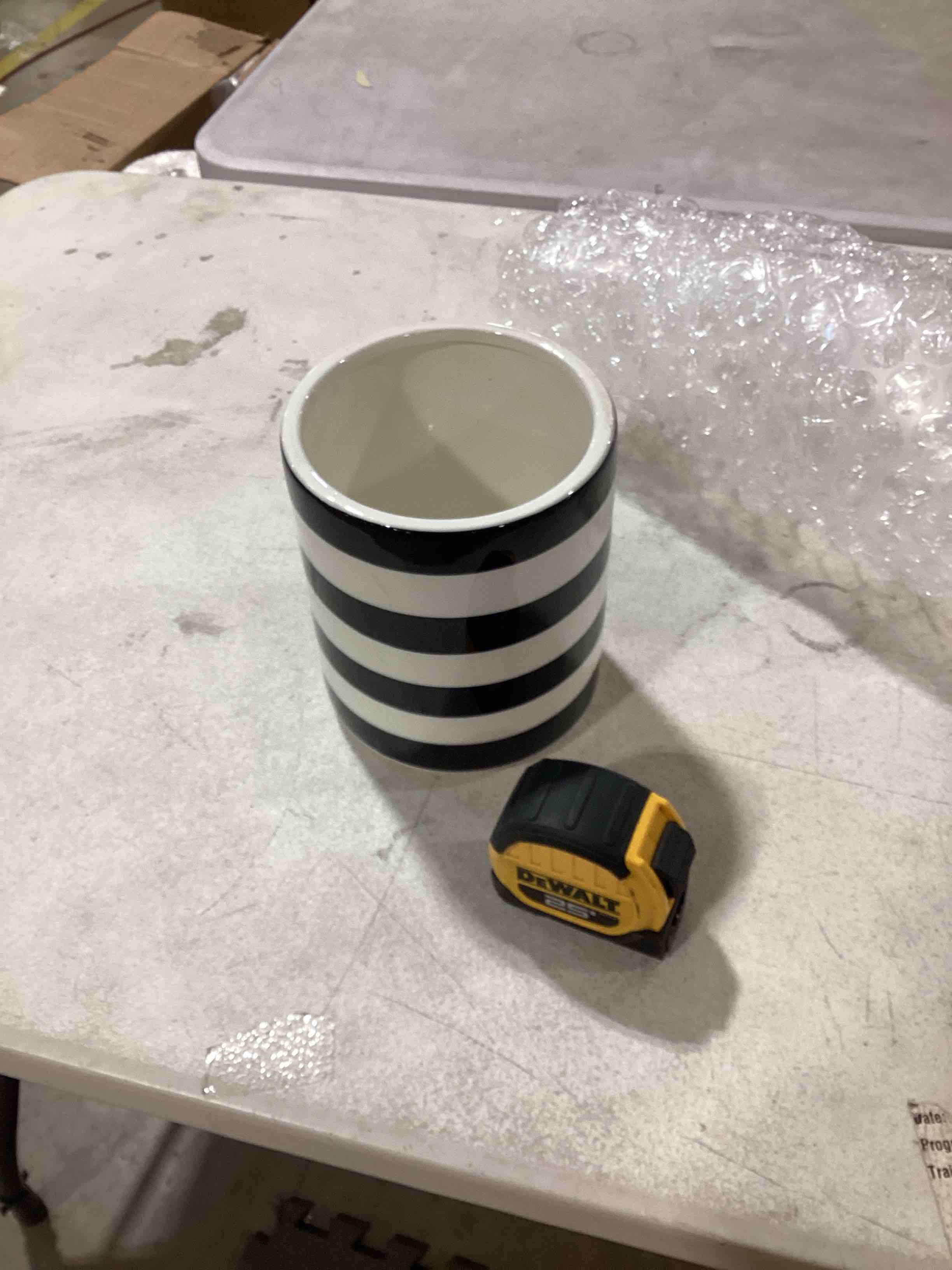 https://s3.amazonaws.com/lotting-images-prod/bidfta/TEA2817576_1753095855076.jpeg