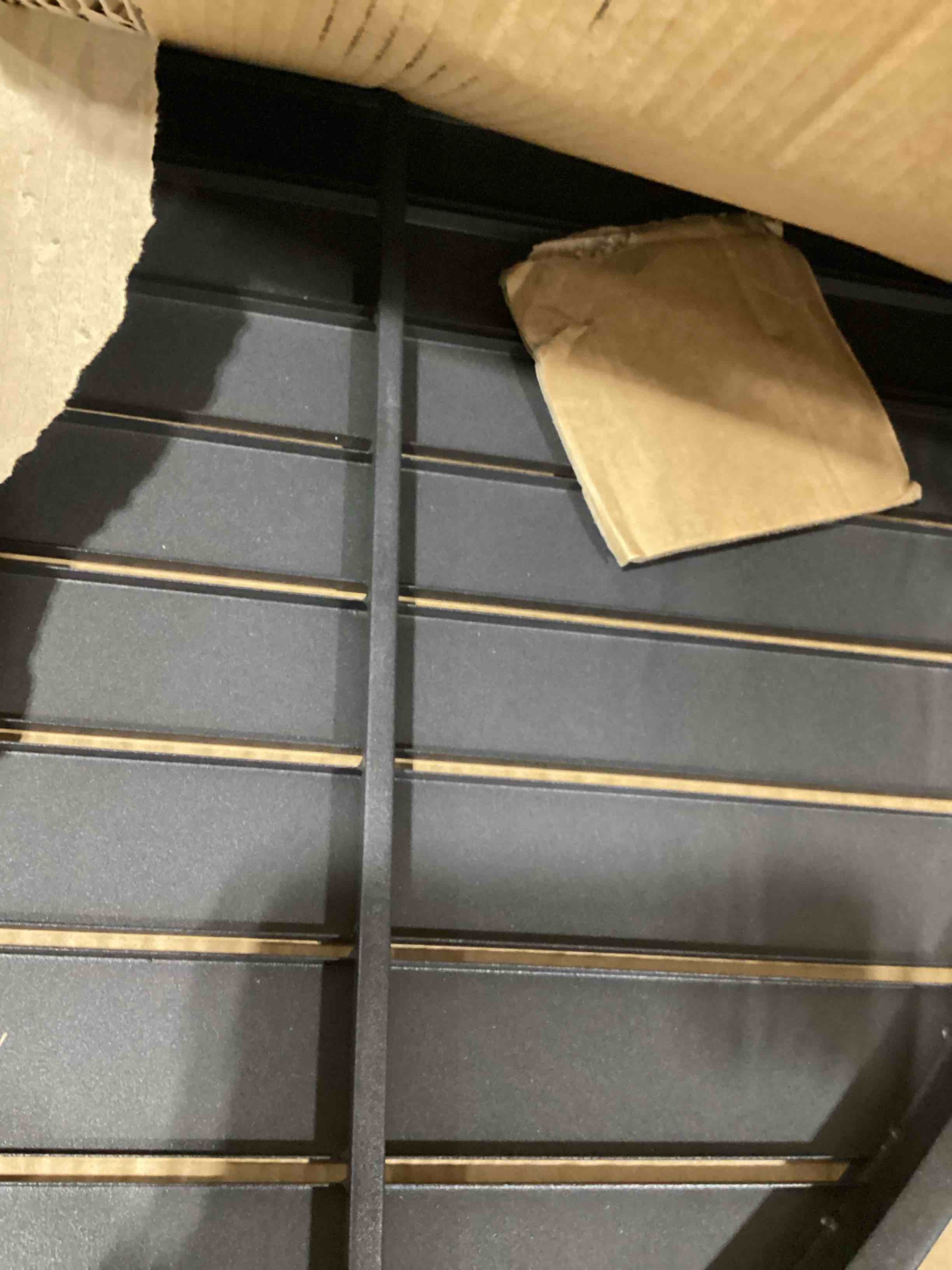 https://s3.amazonaws.com/lotting-images-prod/bidfta/TEA2821422_1751900778026.jpeg
