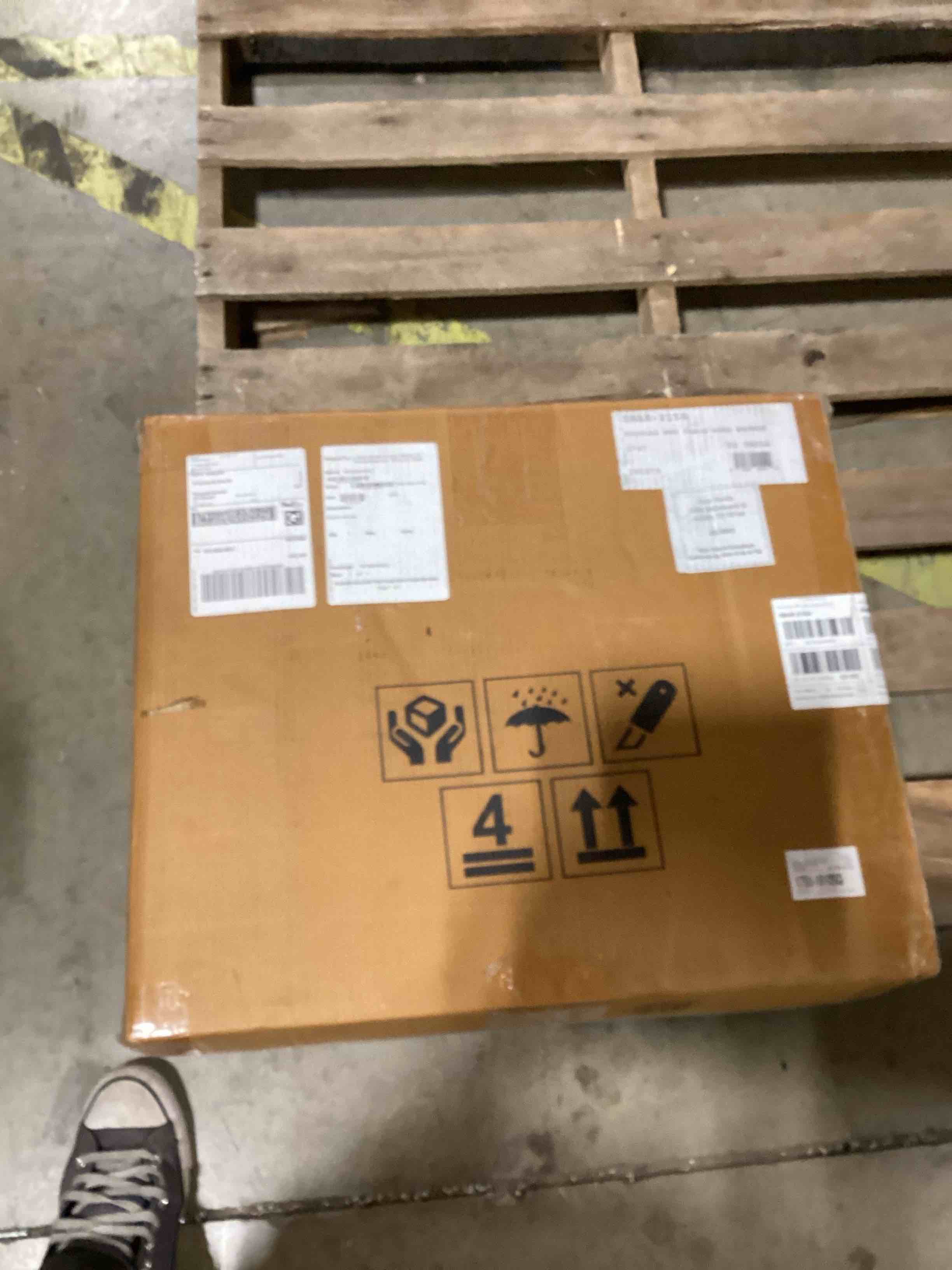 https://s3.amazonaws.com/lotting-images-prod/bidfta/TEA2821865_1752499543027.jpeg