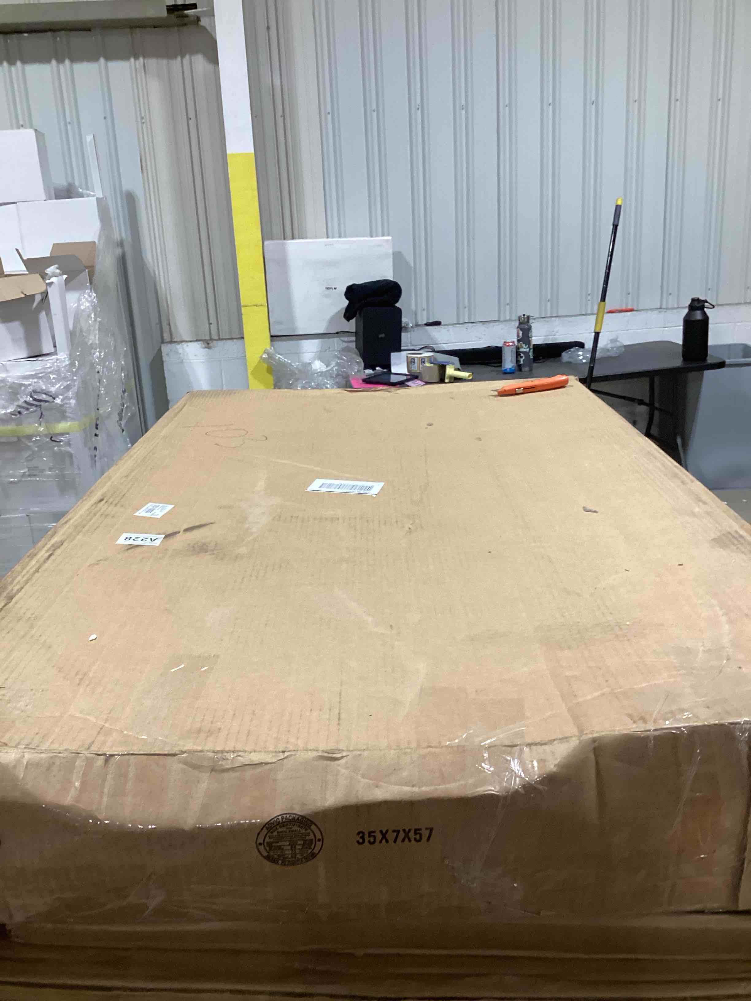https://s3.amazonaws.com/lotting-images-prod/bidfta/TEA2821892_1752505393167.jpeg