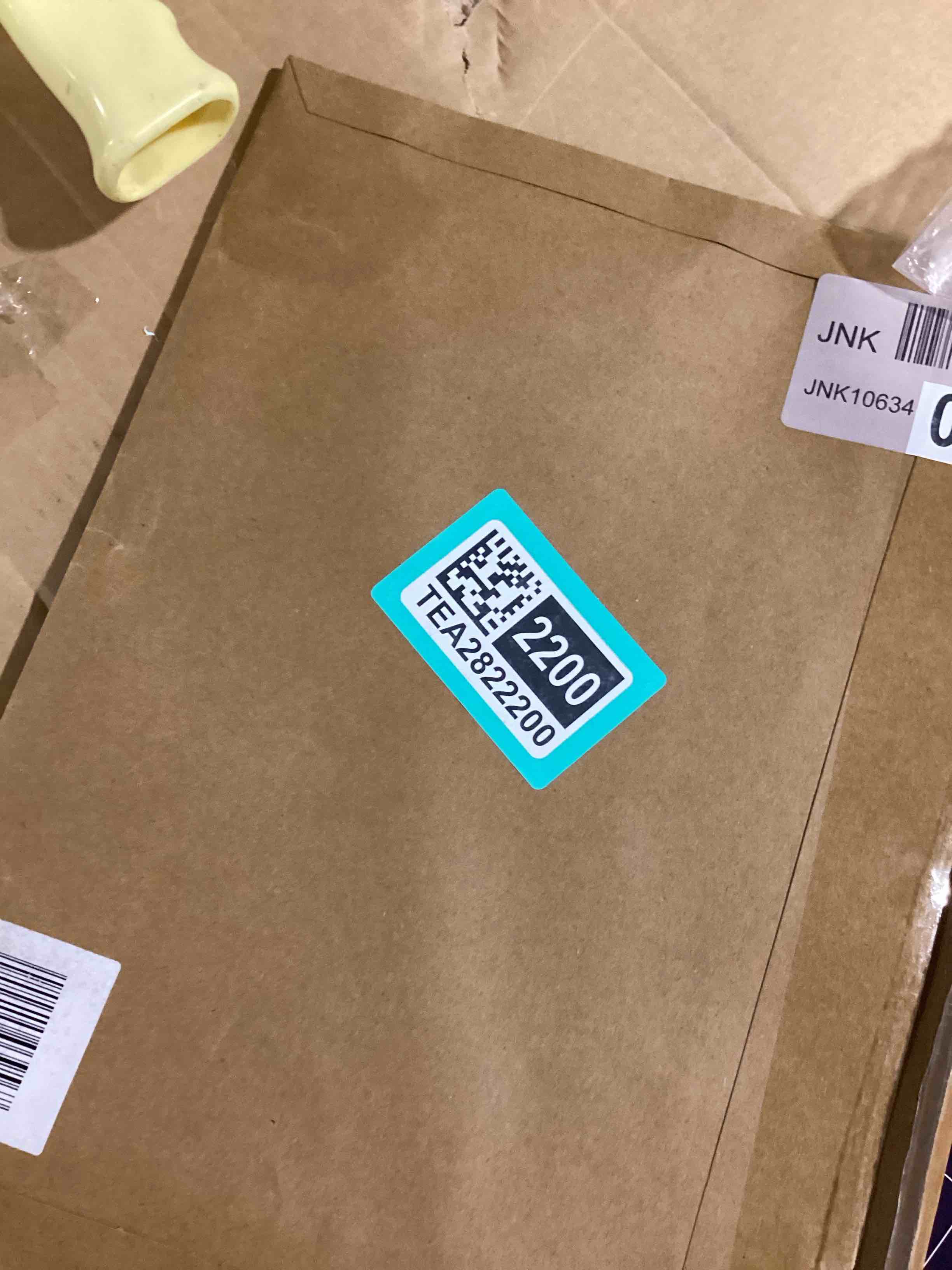 https://s3.amazonaws.com/lotting-images-prod/bidfta/TEA2822200_1752840781165.jpeg