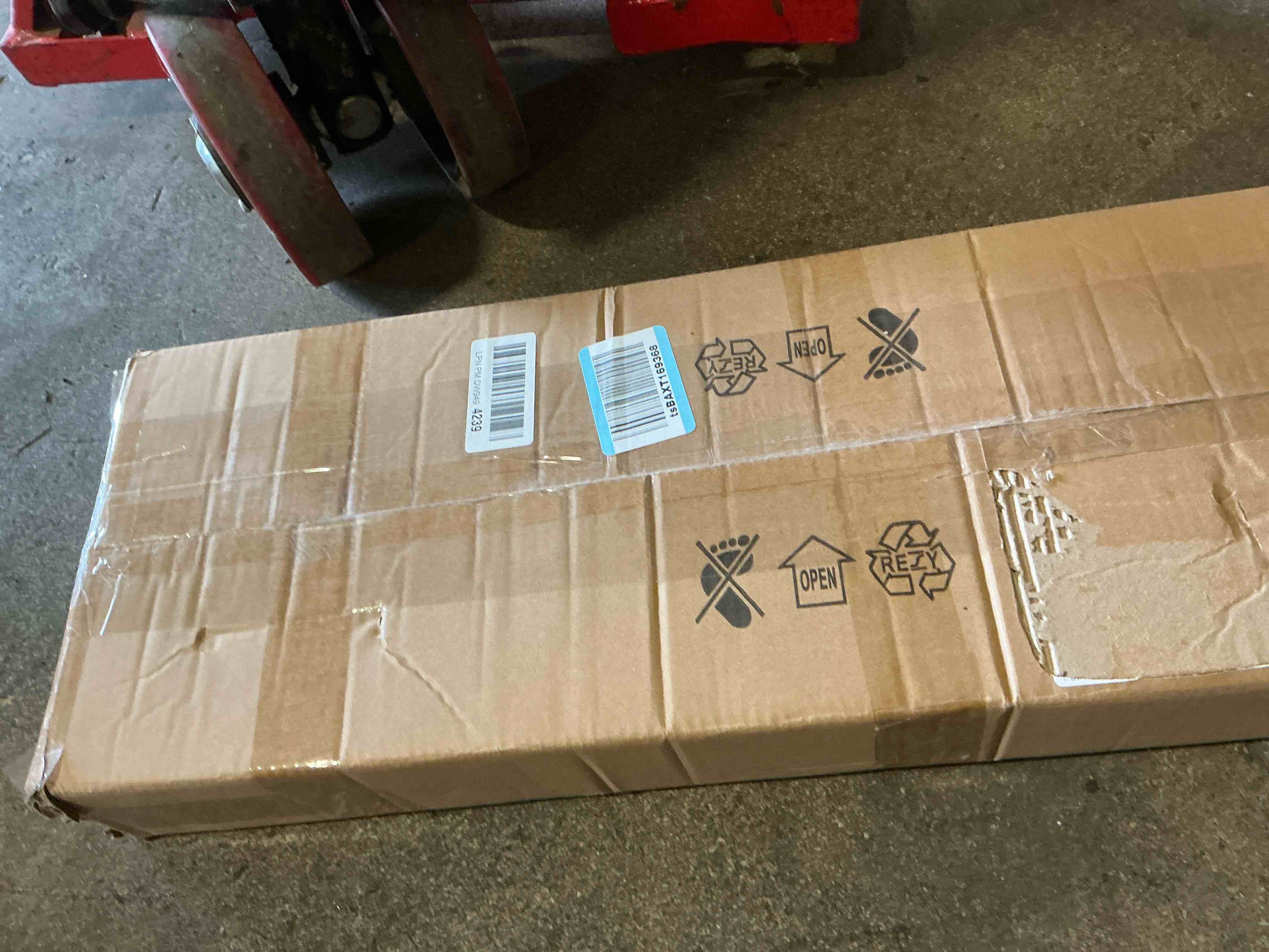 https://s3.amazonaws.com/lotting-images-prod/bidfta/TEA2848459_1746470706912.jpeg
