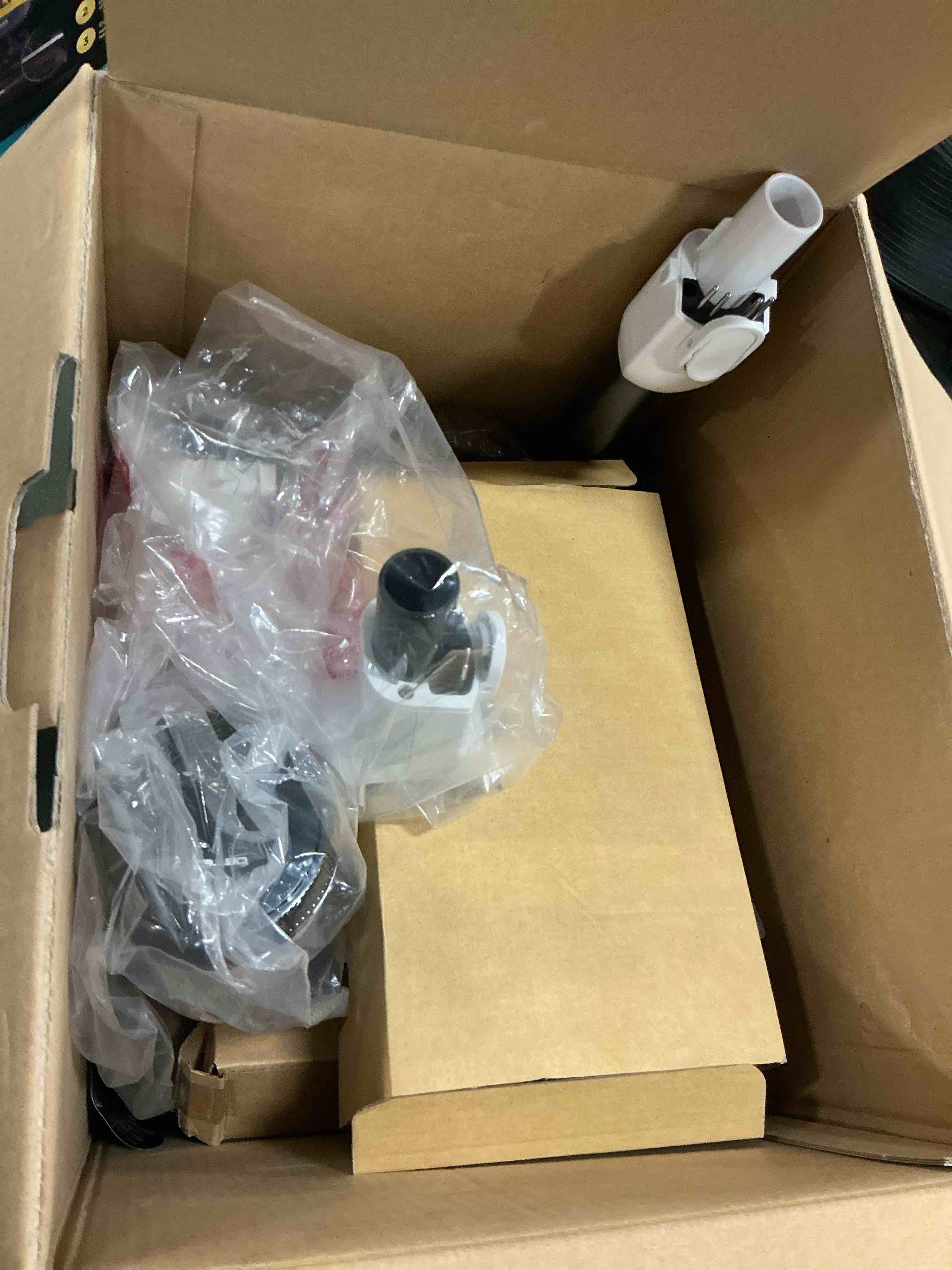 https://s3.amazonaws.com/lotting-images-prod/bidfta/TEA2854529_1752666050174.jpeg