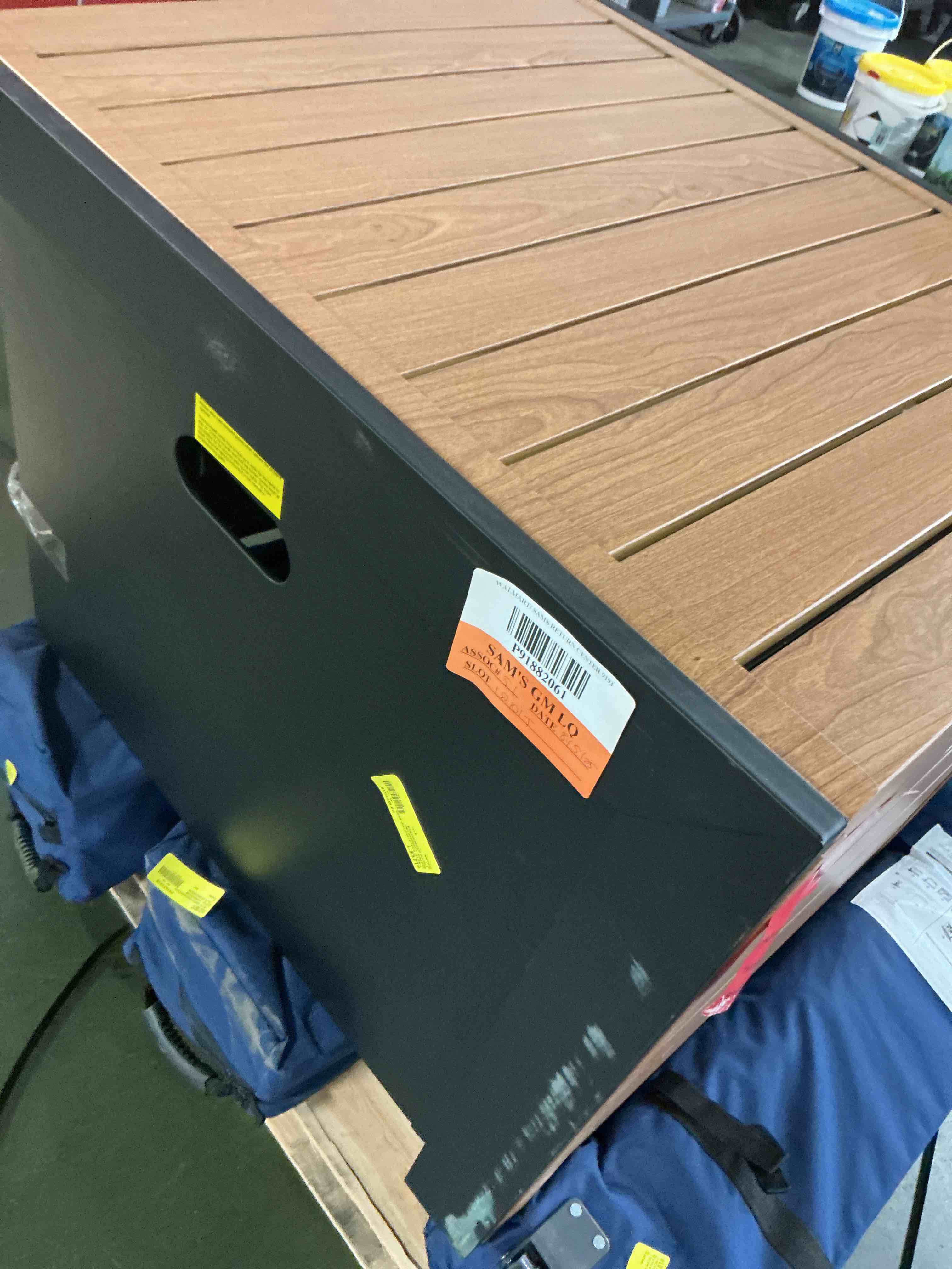 https://s3.amazonaws.com/lotting-images-prod/bidfta/TEA2856739_1758561595435.jpeg