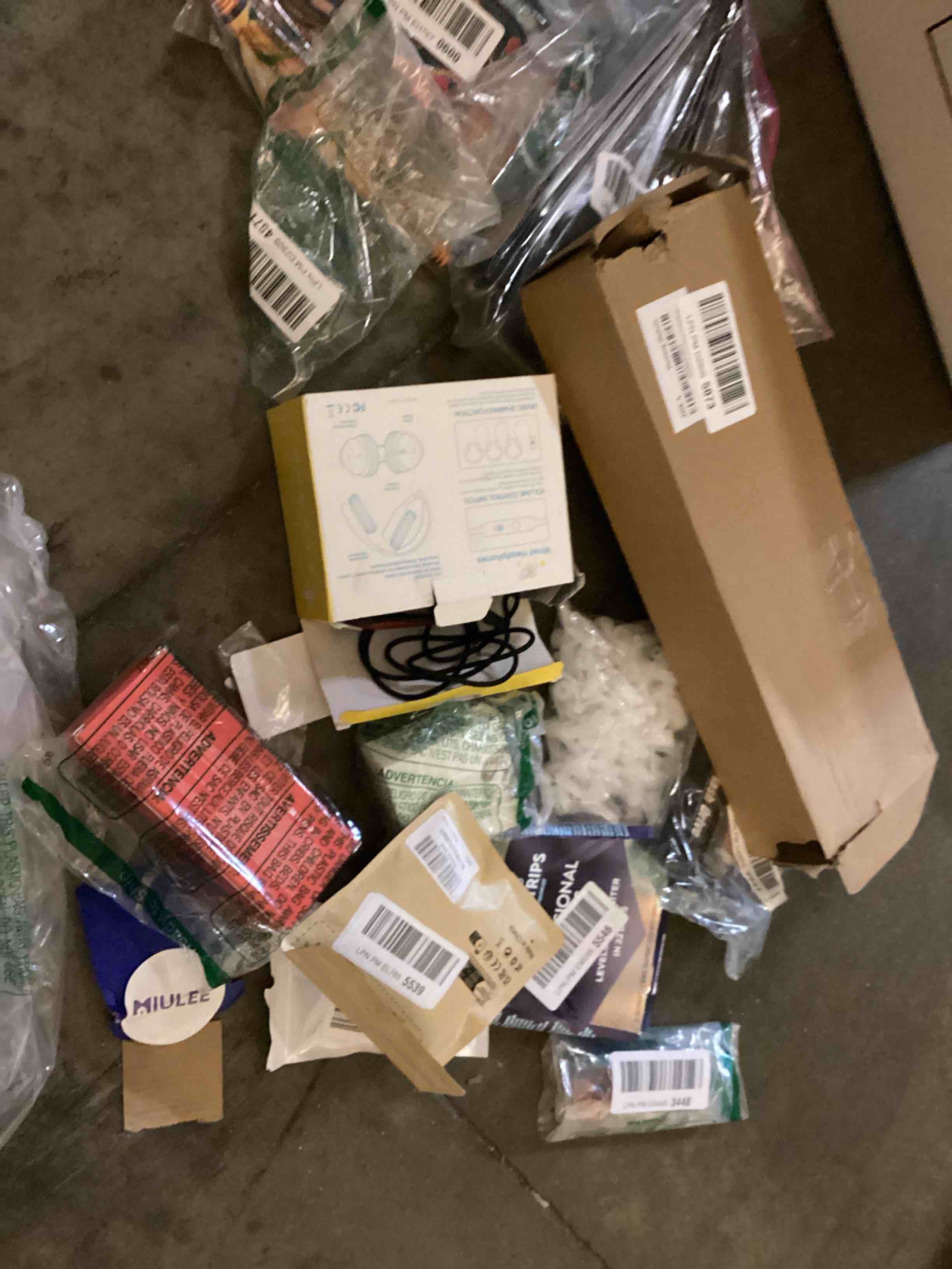 https://s3.amazonaws.com/lotting-images-prod/bidfta/TEA2868900_1755285048887.jpeg