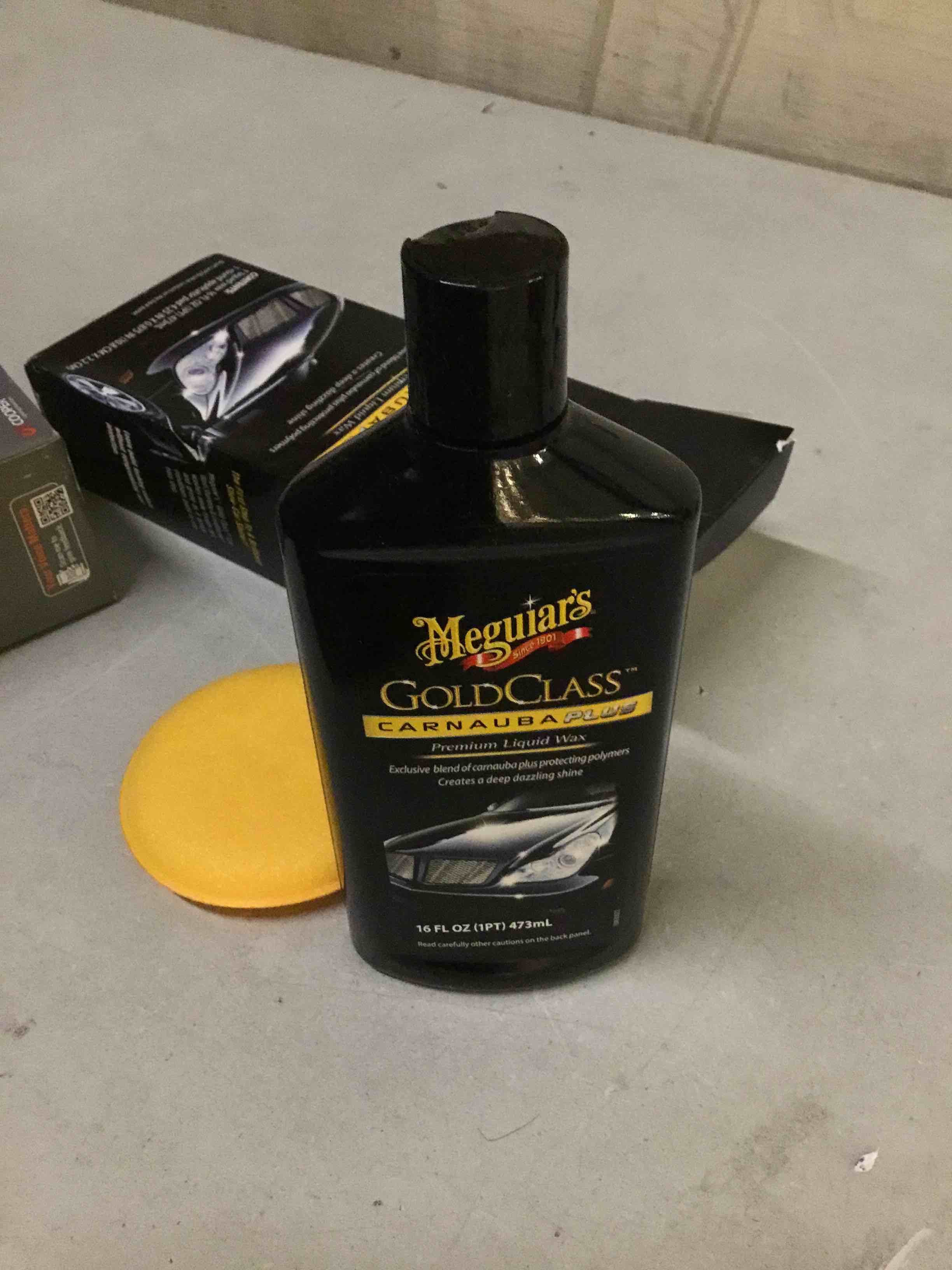 Condition photo showing New/Like New for meguiar's gold class carnauba plus premium liquid wax kit, car detailing kit with a pure carnauba wax blend and a foam applicator pad for keeping glossy paint protected like a pro, 16 oz bottle