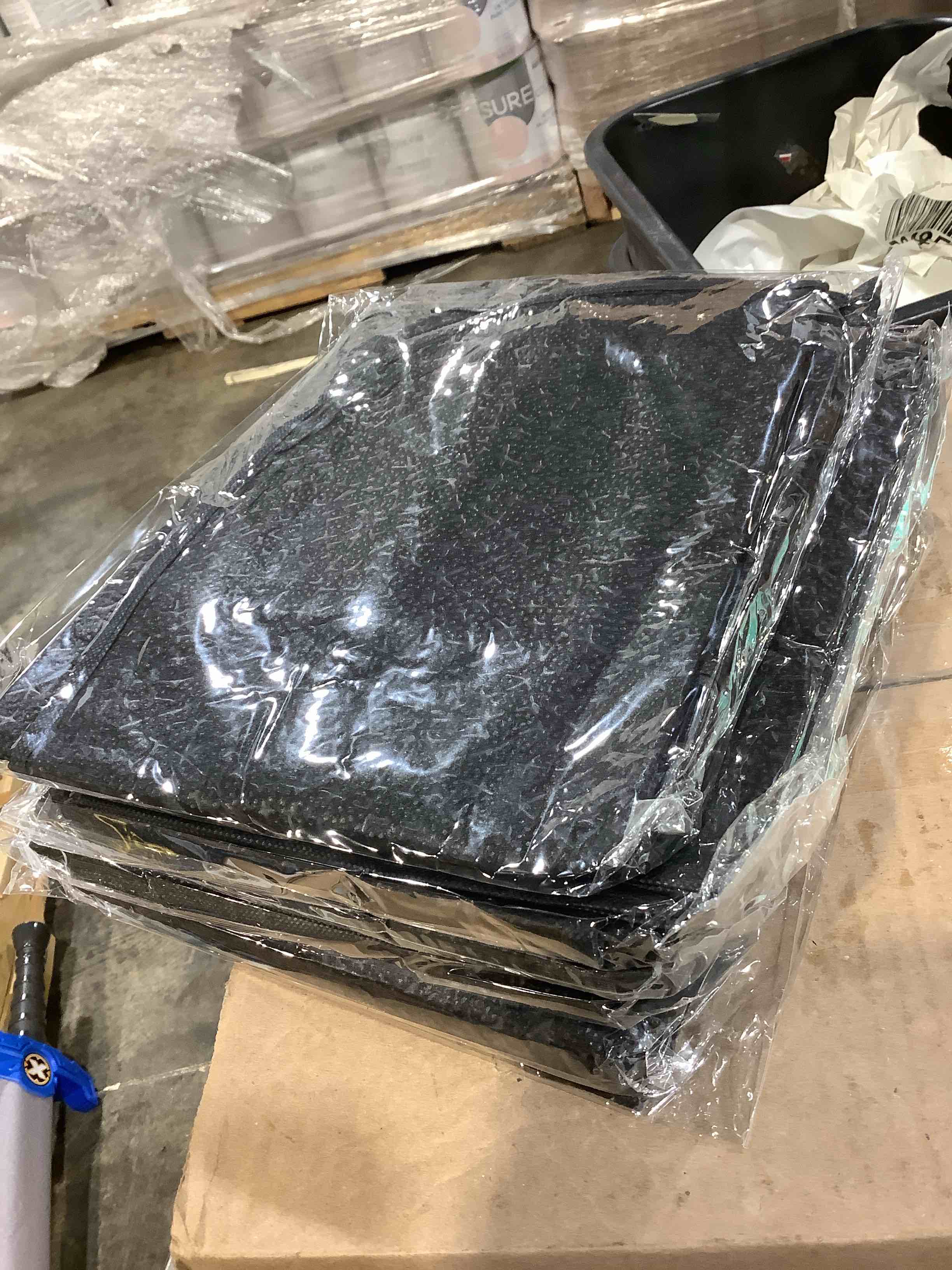 Condition photo showing New/Like New for black garment zipper bag with pick a boo window, 6 count