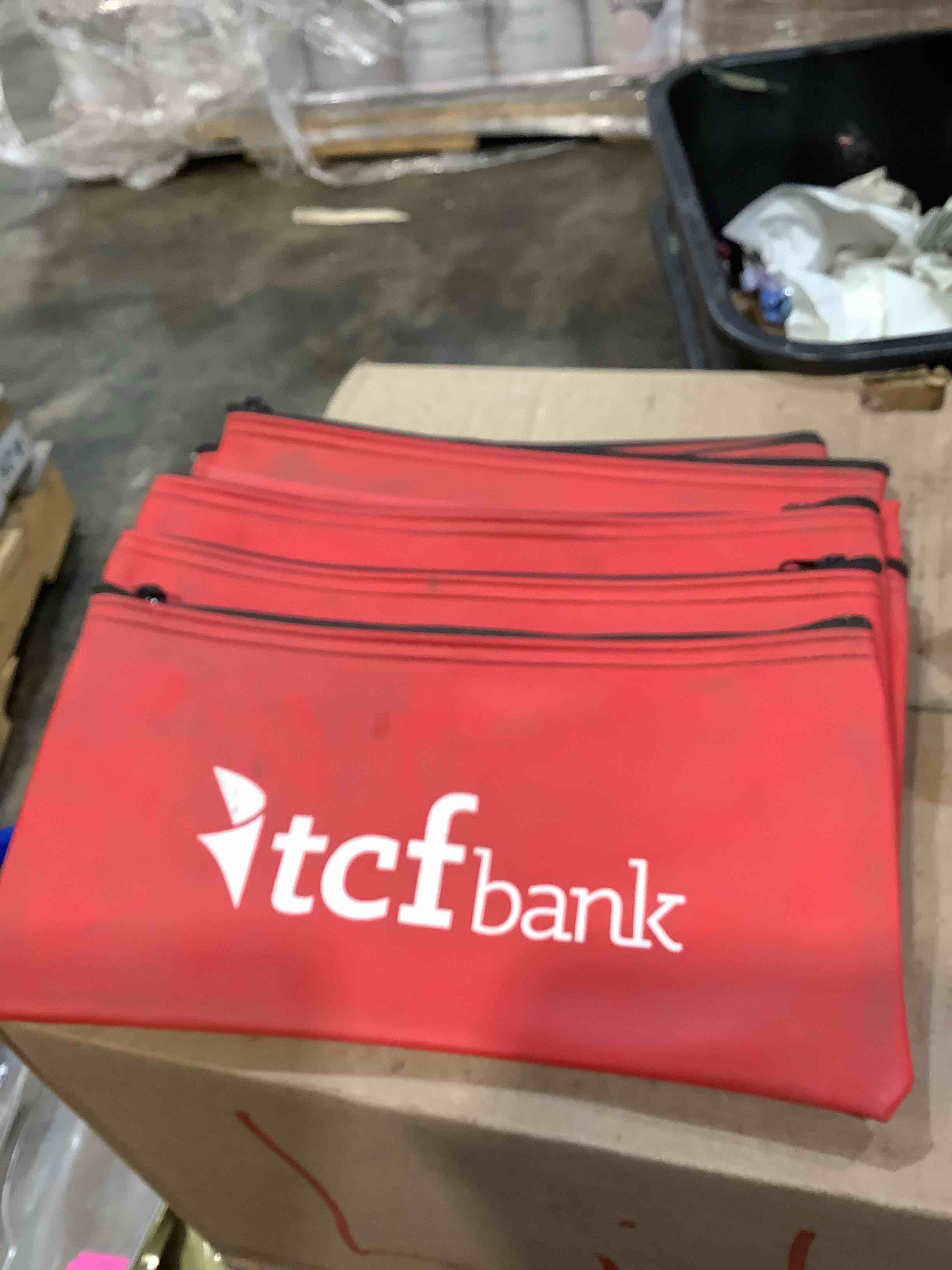 Condition photo showing Good Condition for set of 8 bank red envelopes with zipper