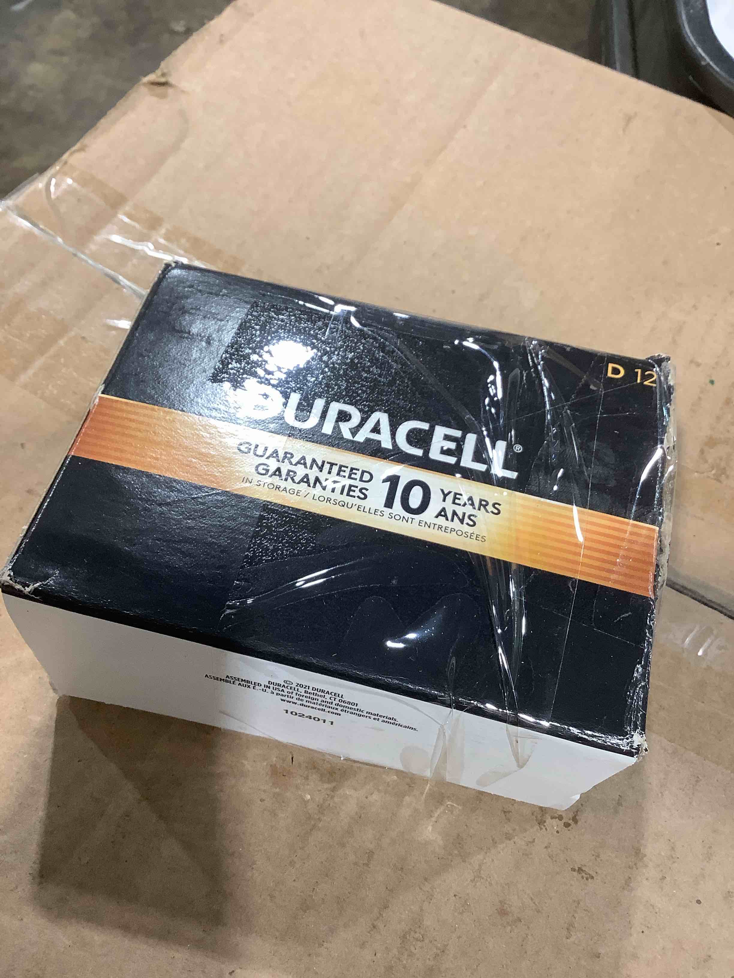 Condition photo showing New/Like New for duracell  dur01301  coppertop alkaline d battery - mn1300  12 / box  black, in office