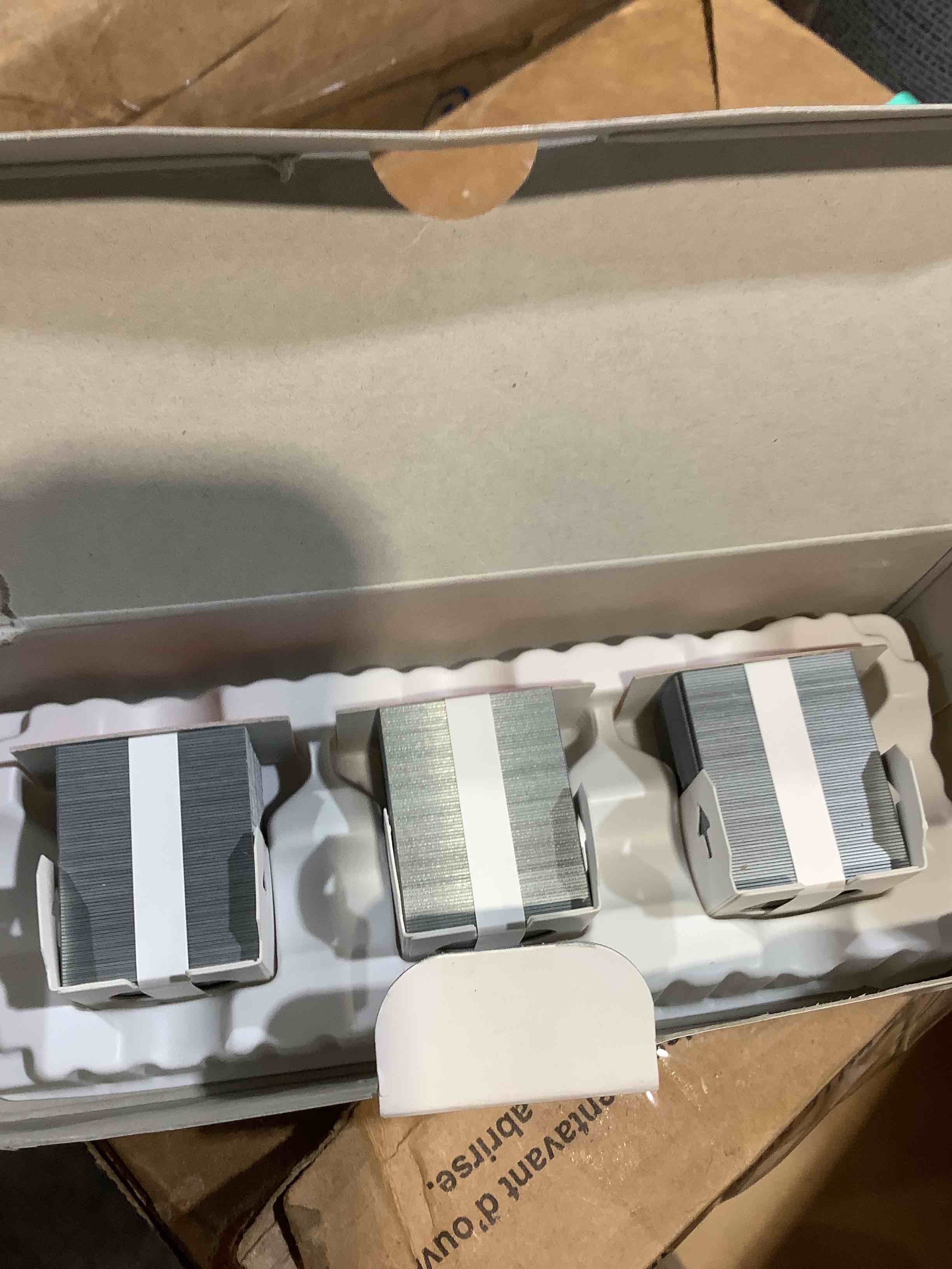 Condition photo showing New/Like New for canon standard staples for canon ir2200/2800/more  three cartridges  15 000 staples