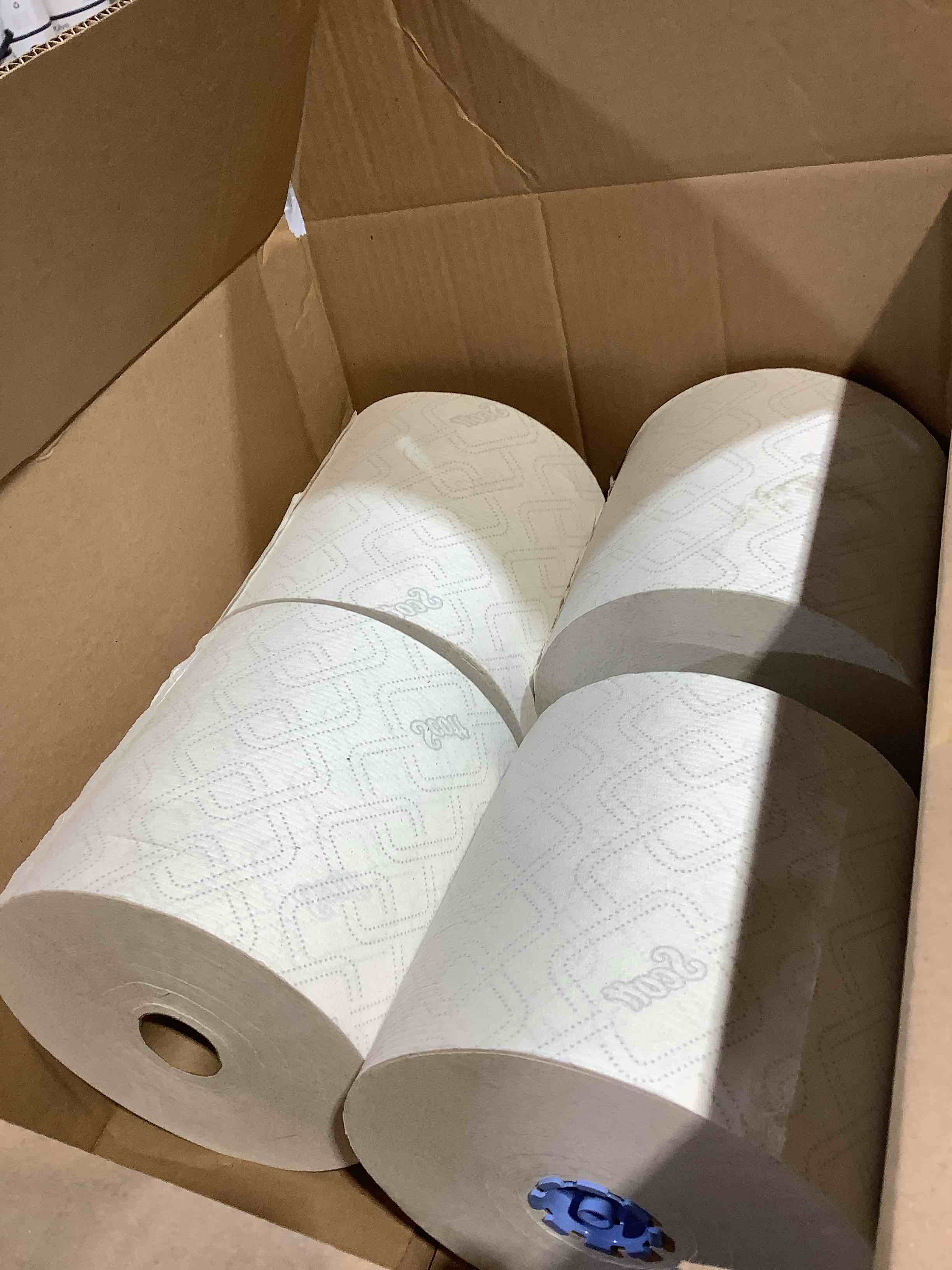 Condition photo showing Good Condition for scott 4 roll paper towels
