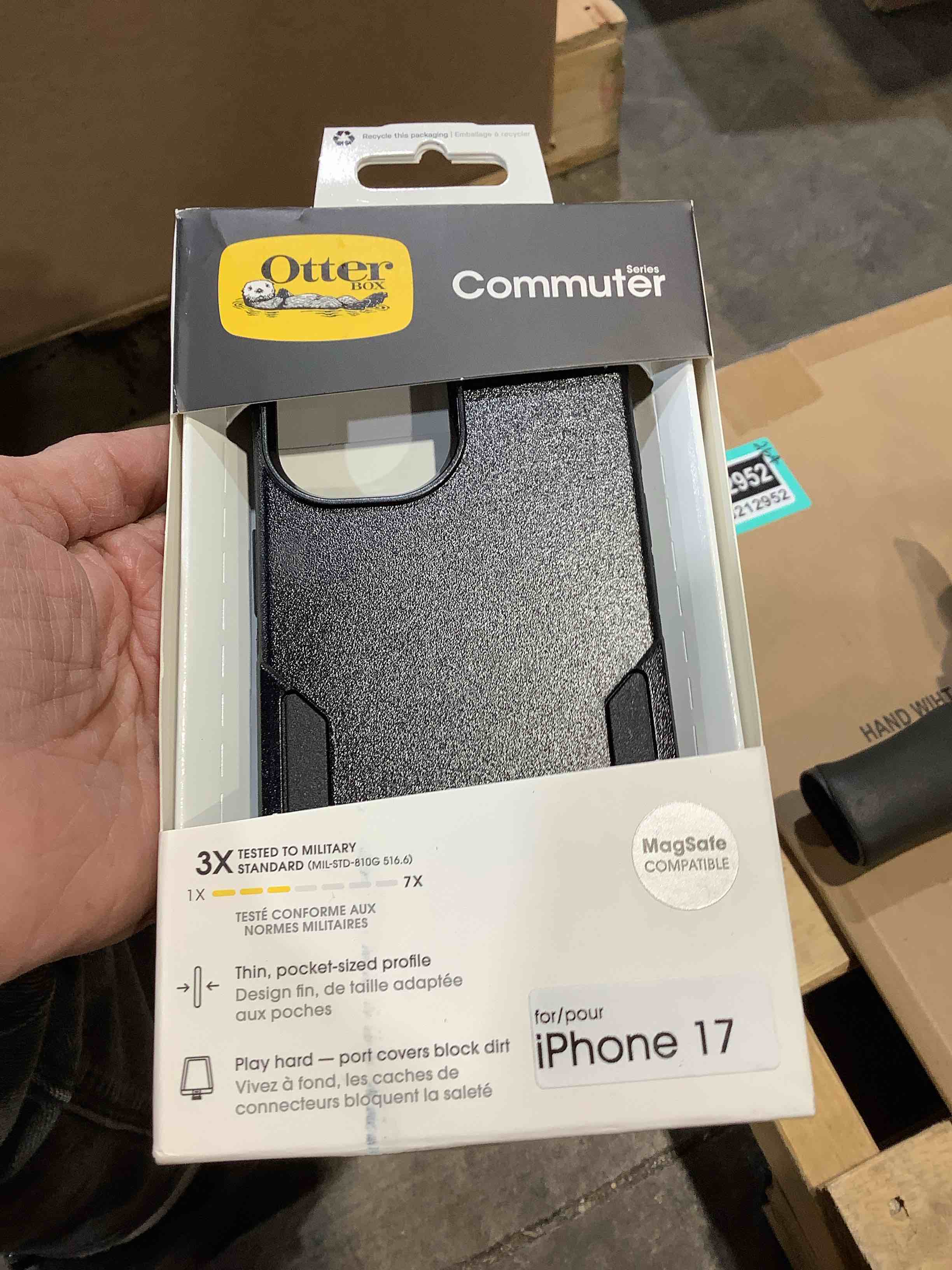 Condition photo showing New/Like New for otterbox commuter magsafe case w/camera control black for iphone 17