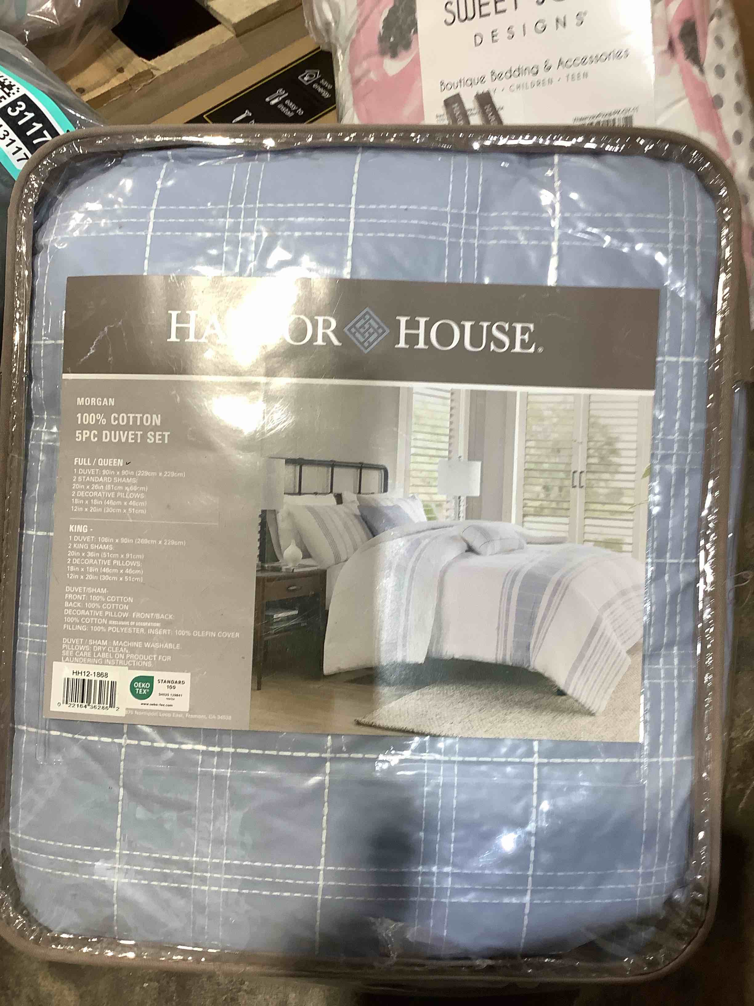 Condition photo showing New/Like New for harbor house morgan jacquard full/queen duvet cover set with throw pillows, white blue