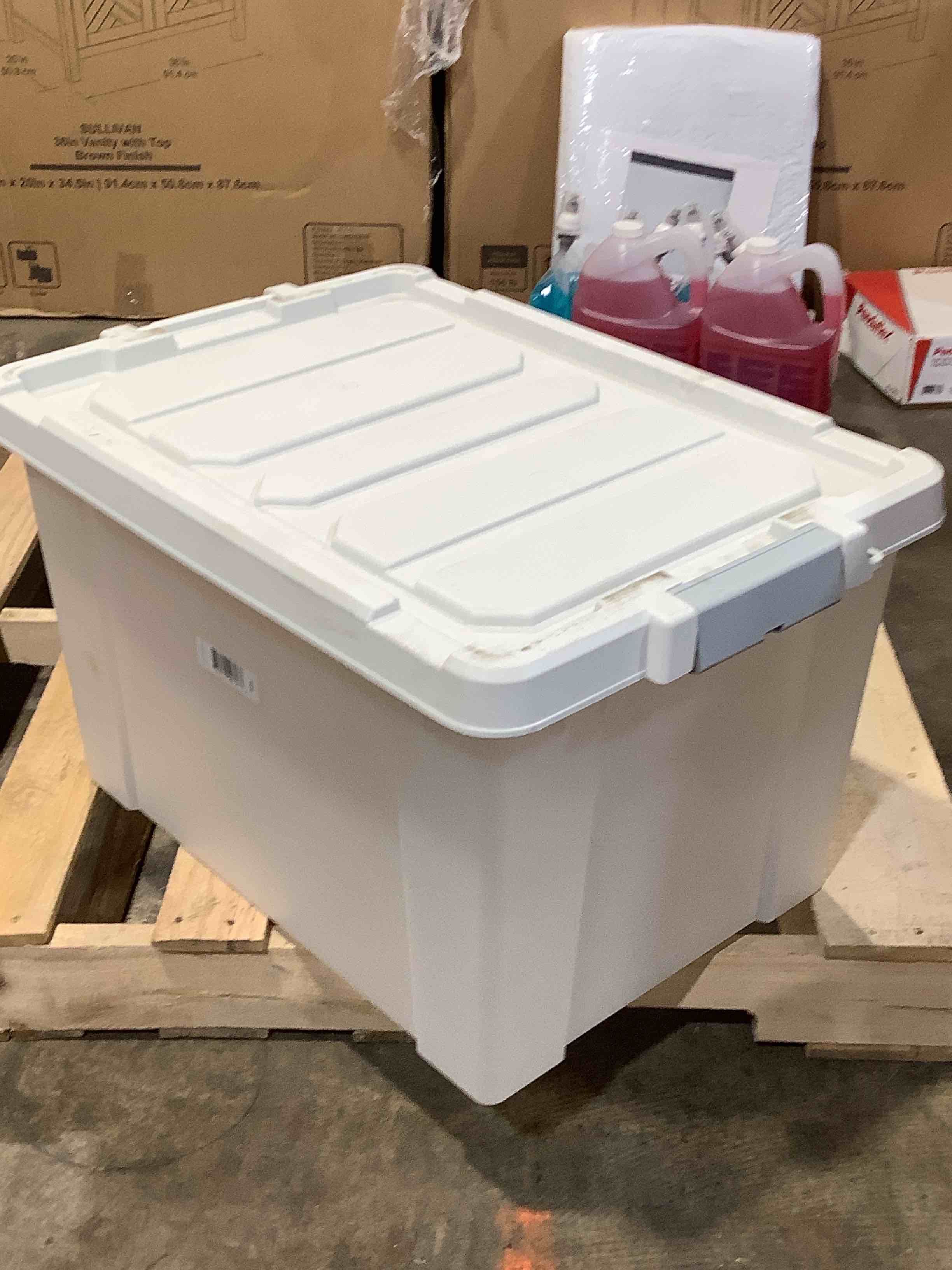 Condition photo showing Good Condition for 24" x 18" plastic container with lid