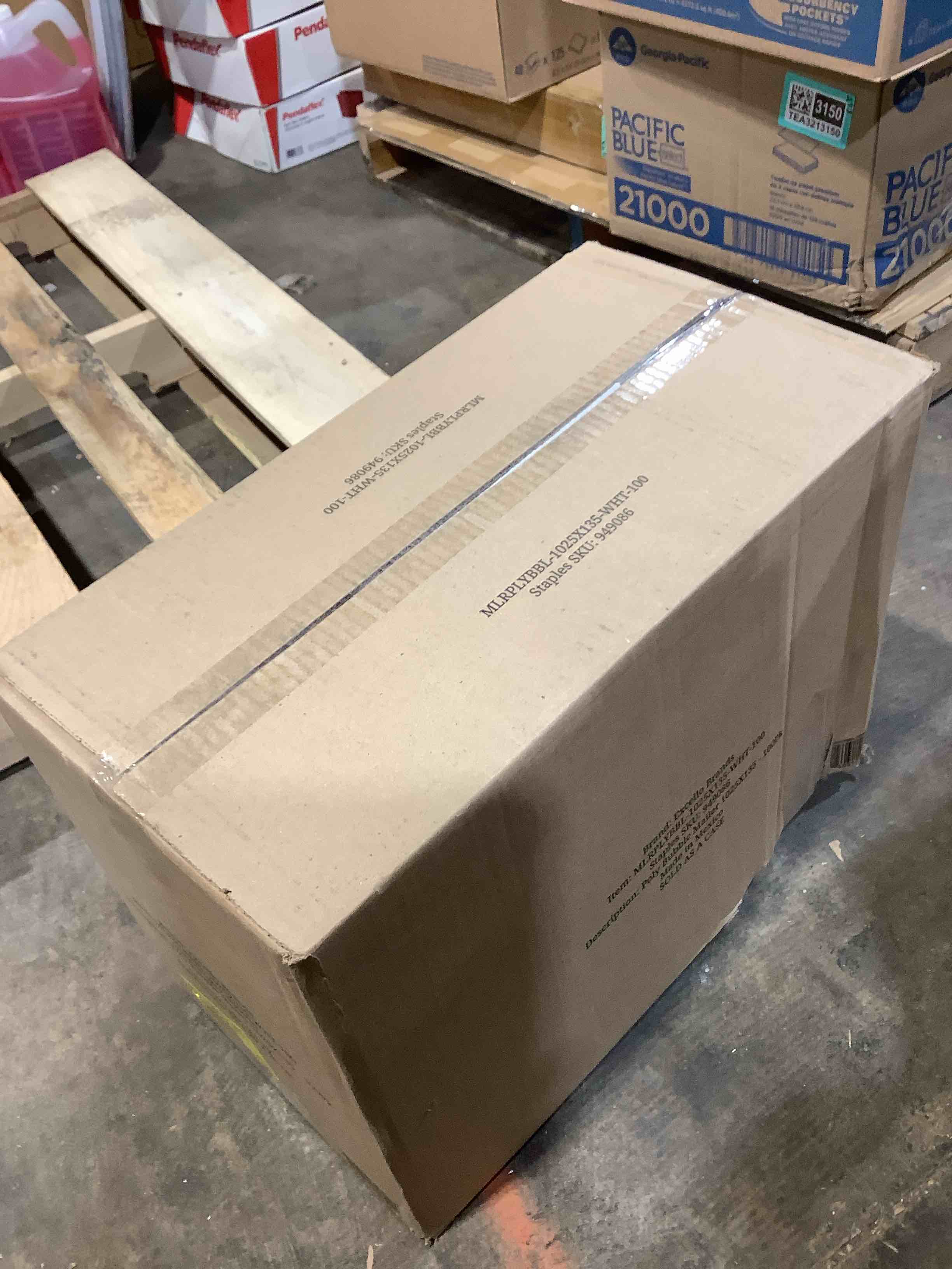 Condition photo showing New/Like New for excello brands poly bubble mailers,100 count