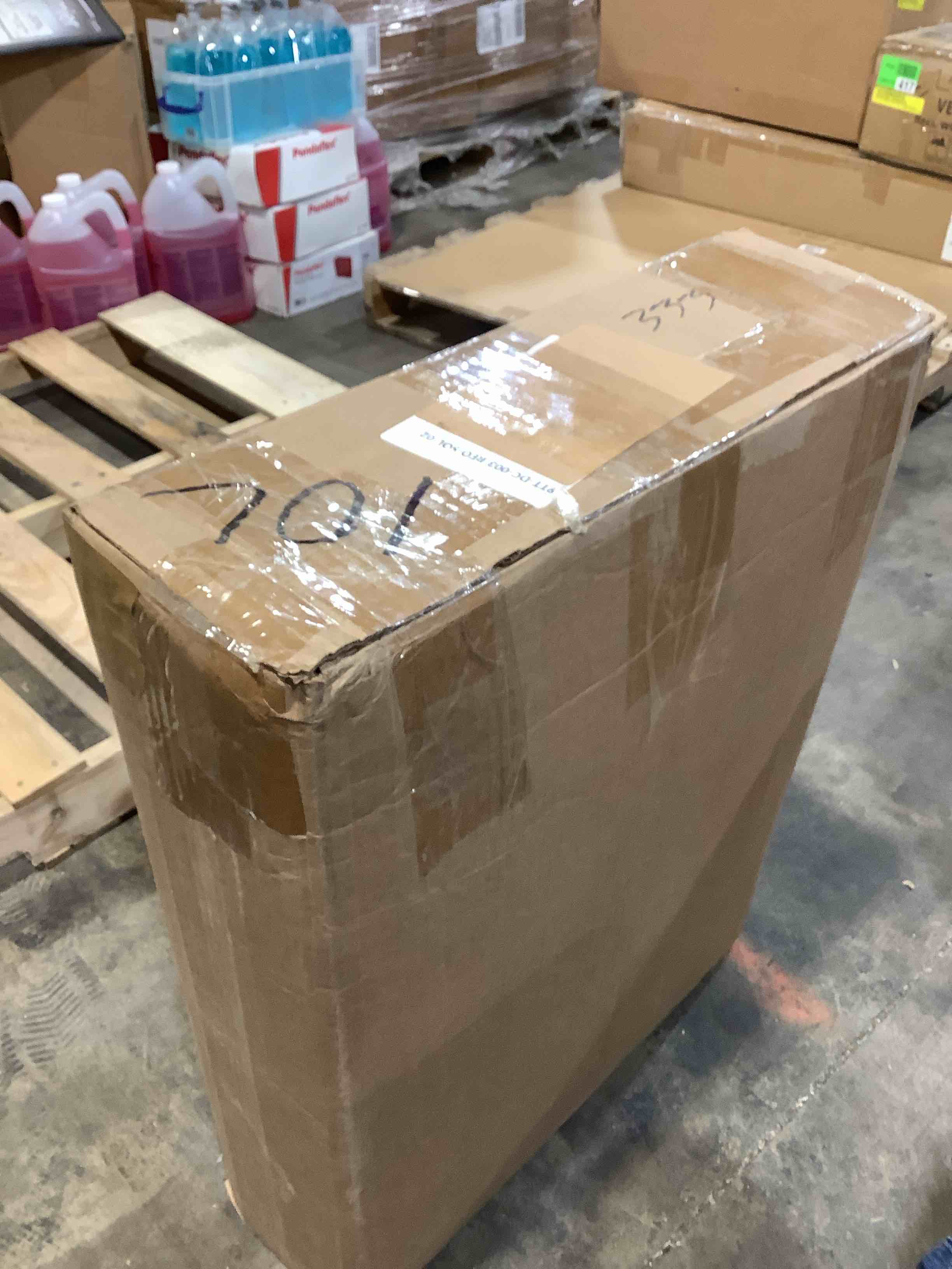 Condition photo showing New/Like New for apolito green outdoor cushion