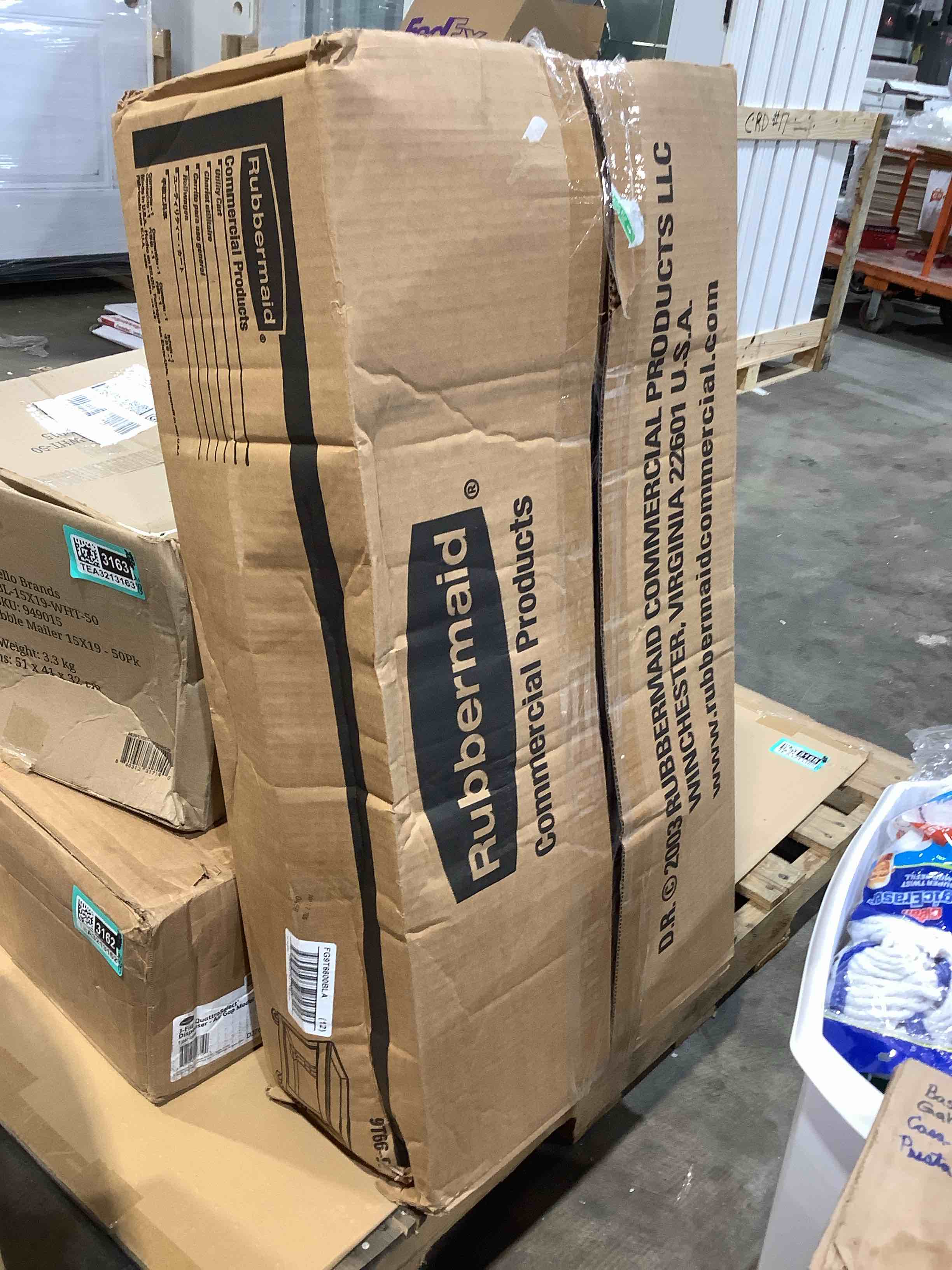 Condition photo showing Good Condition for rubbermaid commercial utility cart