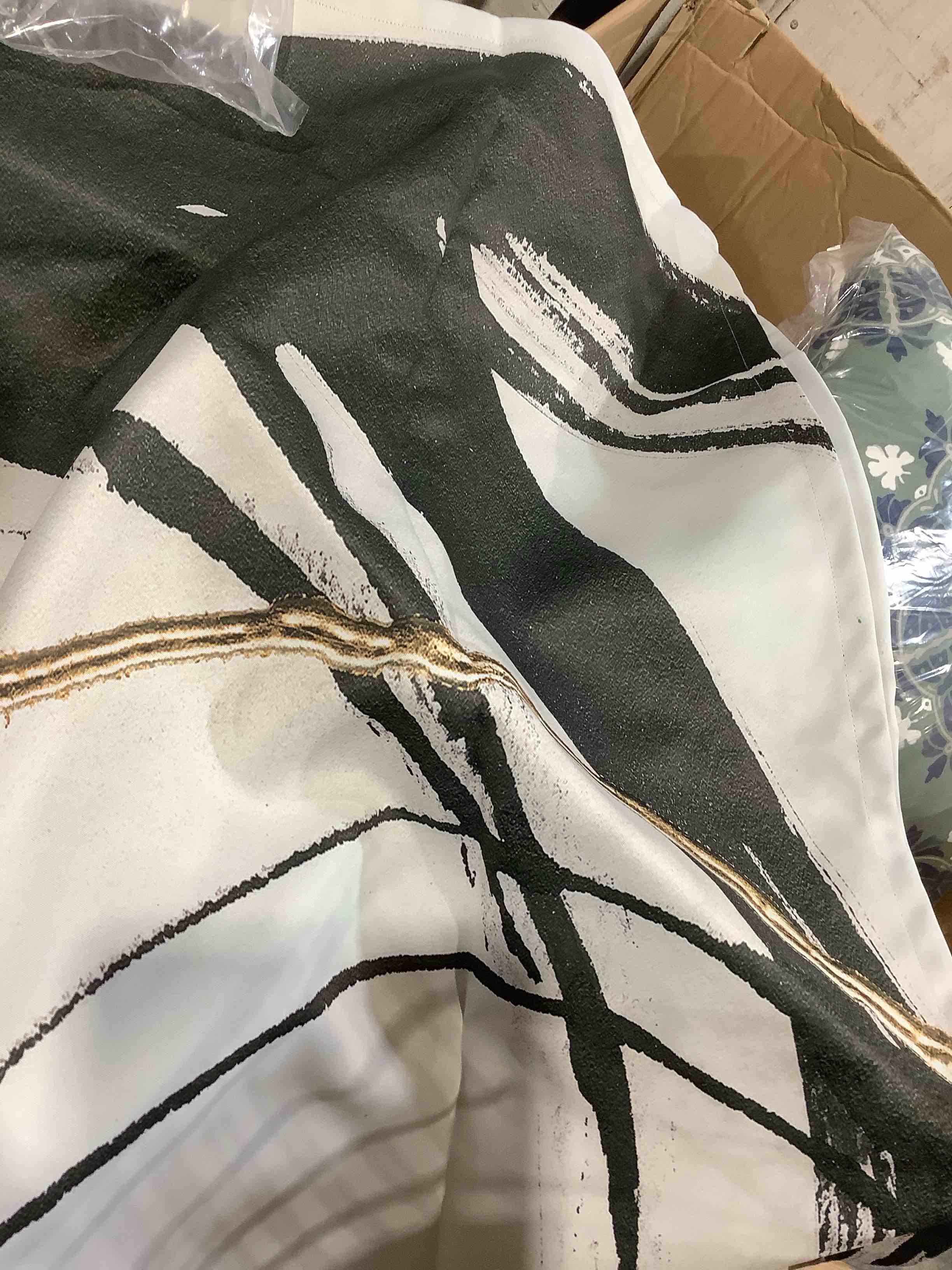 Condition photo showing Good Condition for gold, black, white, blackout, single curtain panel
