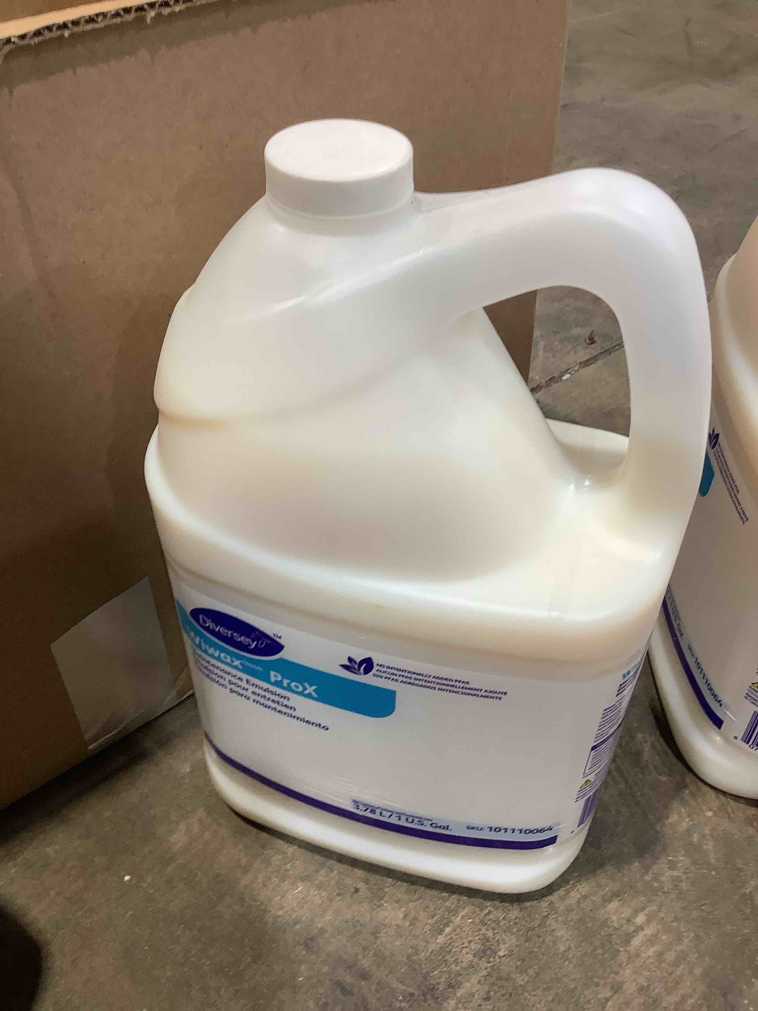 Condition photo showing New/Like New for dvo101110064 1 gal wiwax prox maintenance emulsion