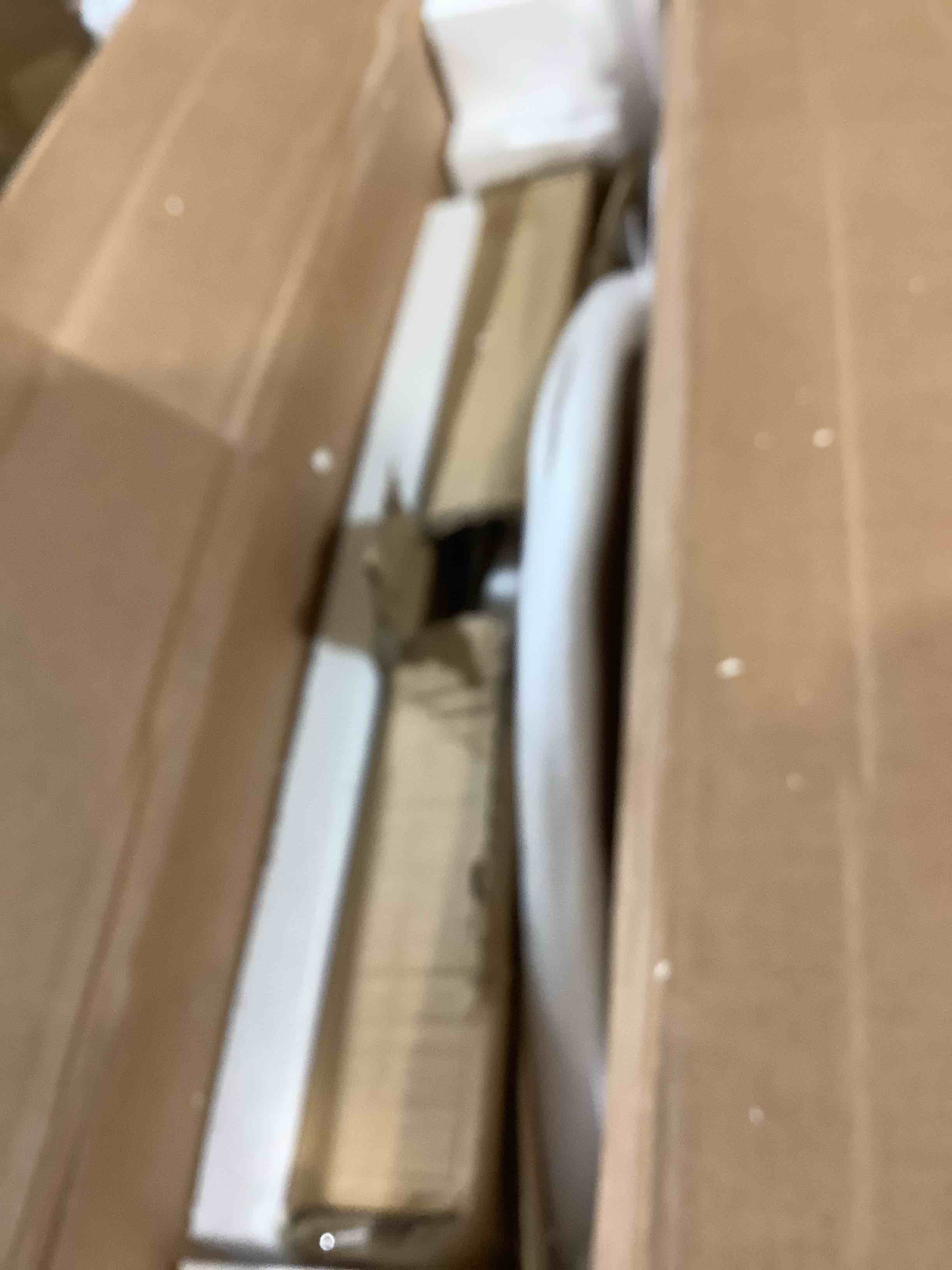 Condition photo showing New/Like New for round pedestal dining table, c – fu05251 – hulk