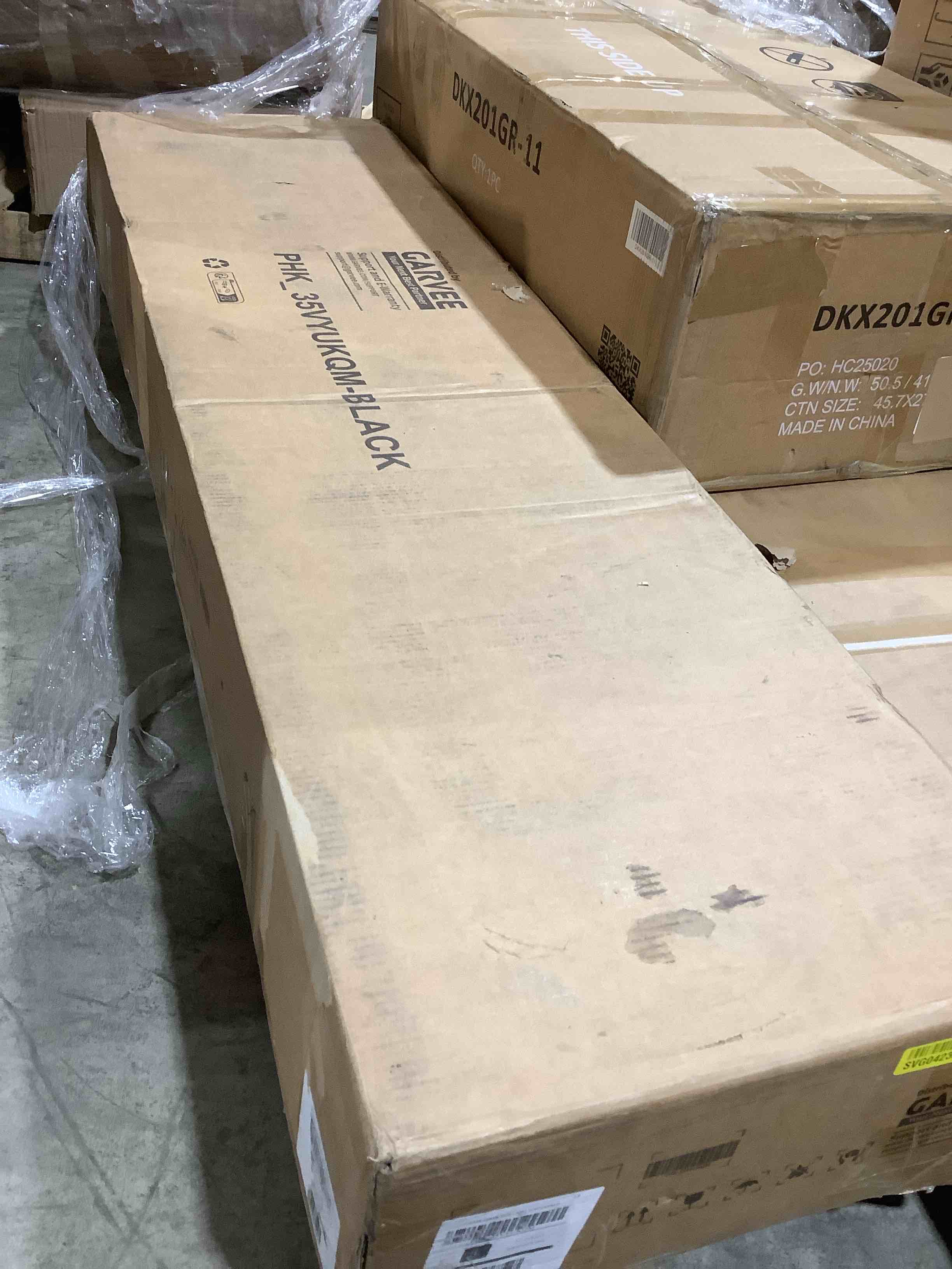 Condition photo showing New/Like New for garvee king size upholstered velvet bed frame phk_35vyukqm-black