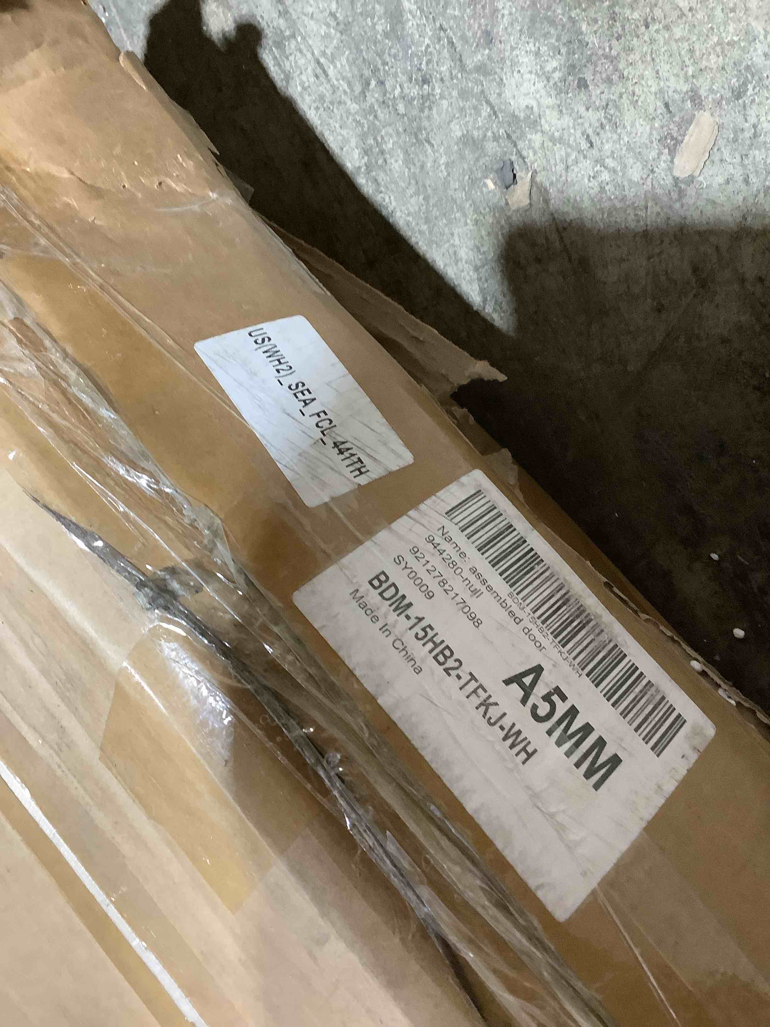 Condition photo showing New/Like New for smartstandard bifold barn door bdm-15hb2-tfkj-wh 