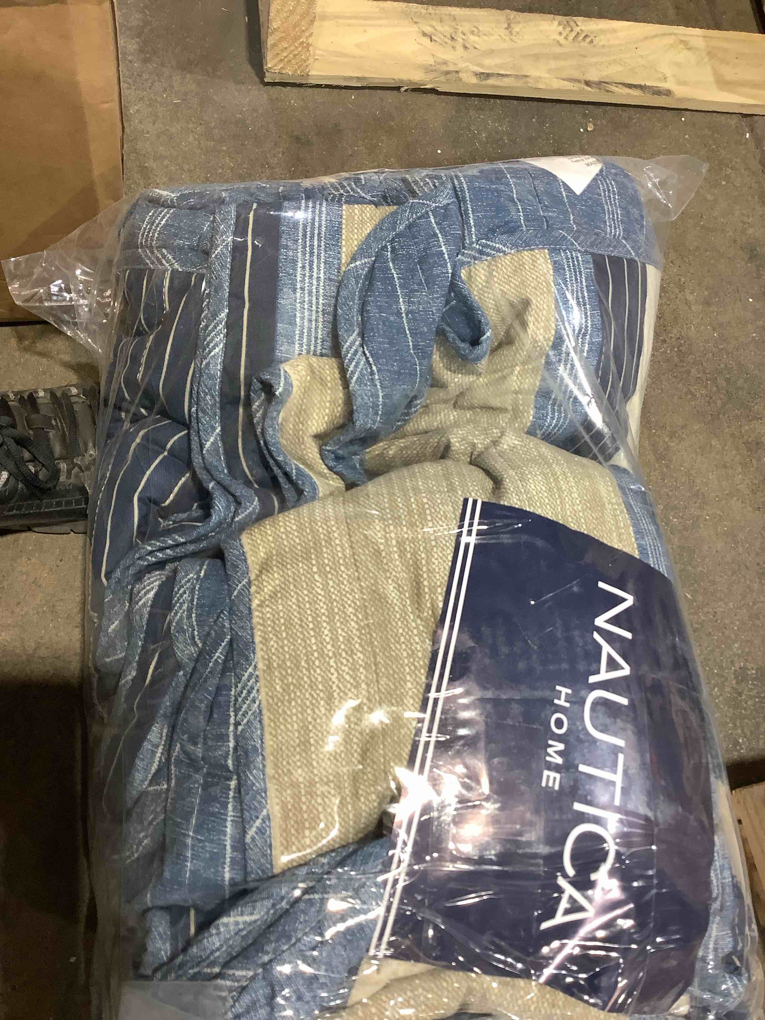 Condition photo showing New/Like New for nautica ridgeport blue cotton reversible 3 piece quilt set, full/queen bedding