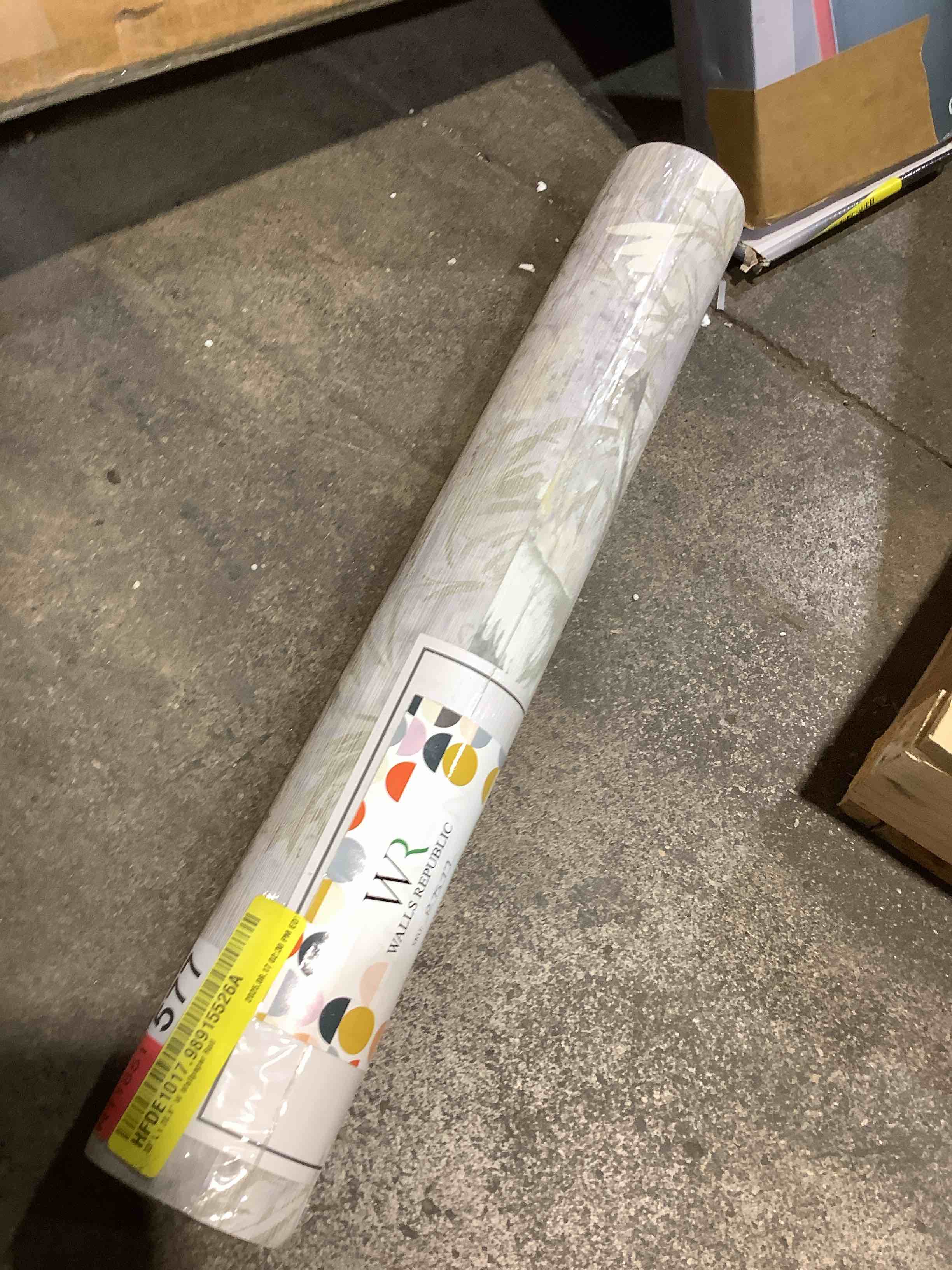 Condition photo showing New/Like New for sarus crane grey textured vinyl non-pasted wallpaper (covers 56 sq. ft.)