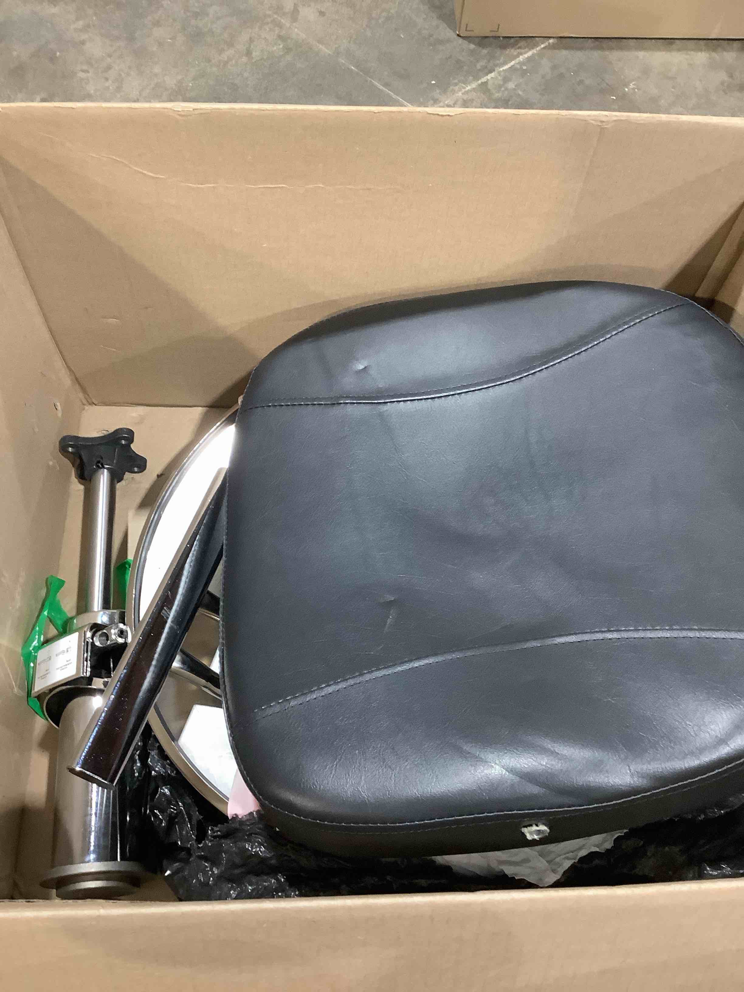 Condition photo showing Good Condition for black adjustable barber chair