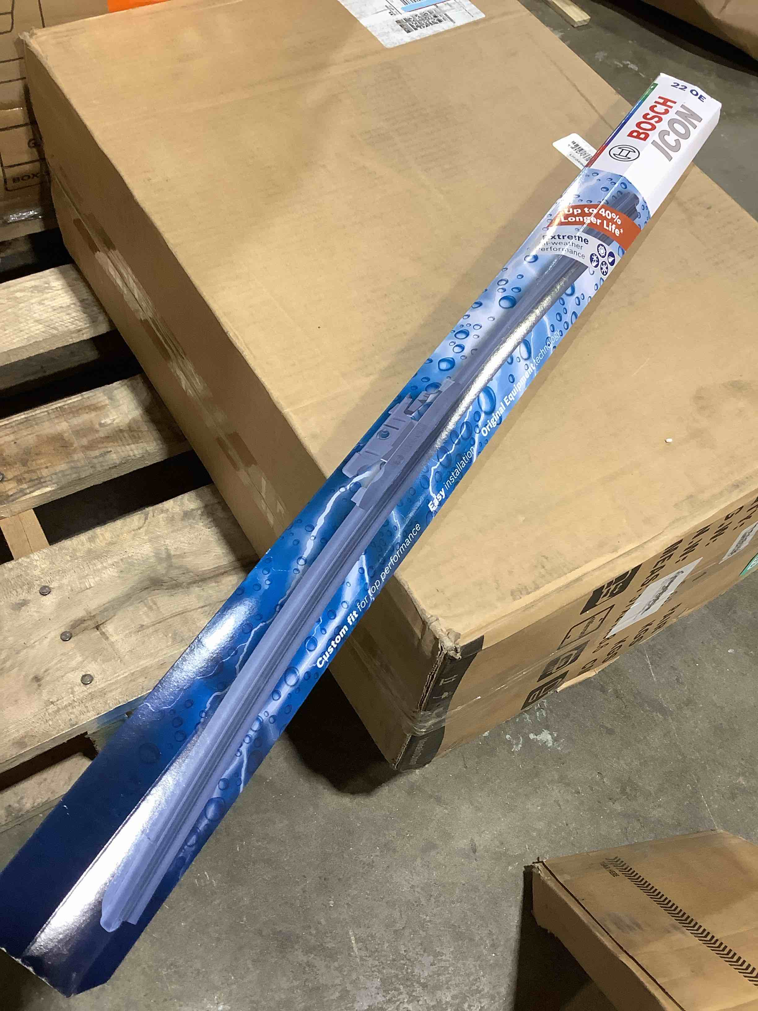 Condition photo showing Good Condition for bosch 22" icon extreme all weather performance windshield wiper