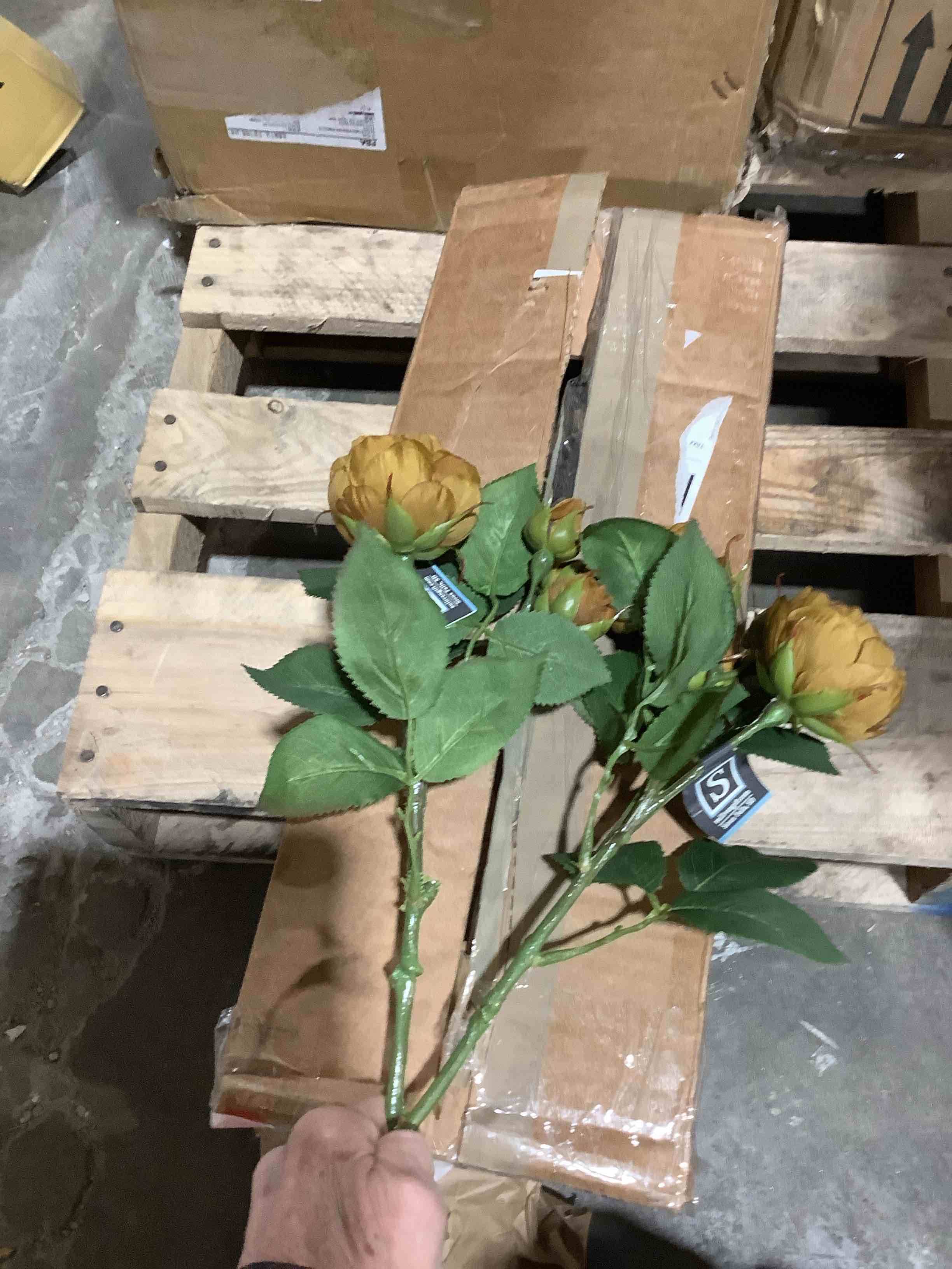 Condition photo showing New/Like New for 15 h sullivans antique brown blooming roses brown, 2 stems