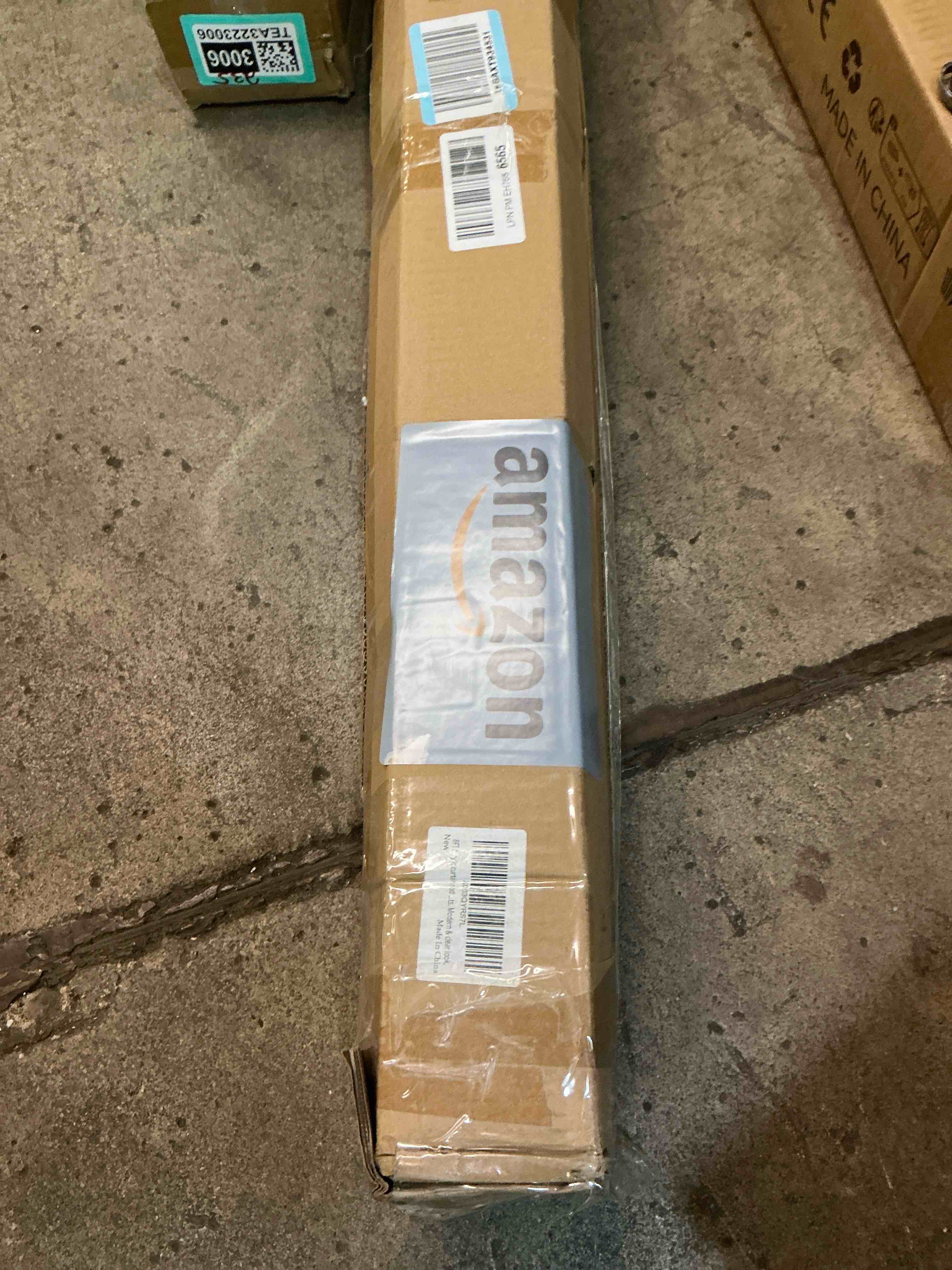 https://s3.amazonaws.com/lotting-images-prod/bidfta/TEA3223007_1753920343675.jpeg