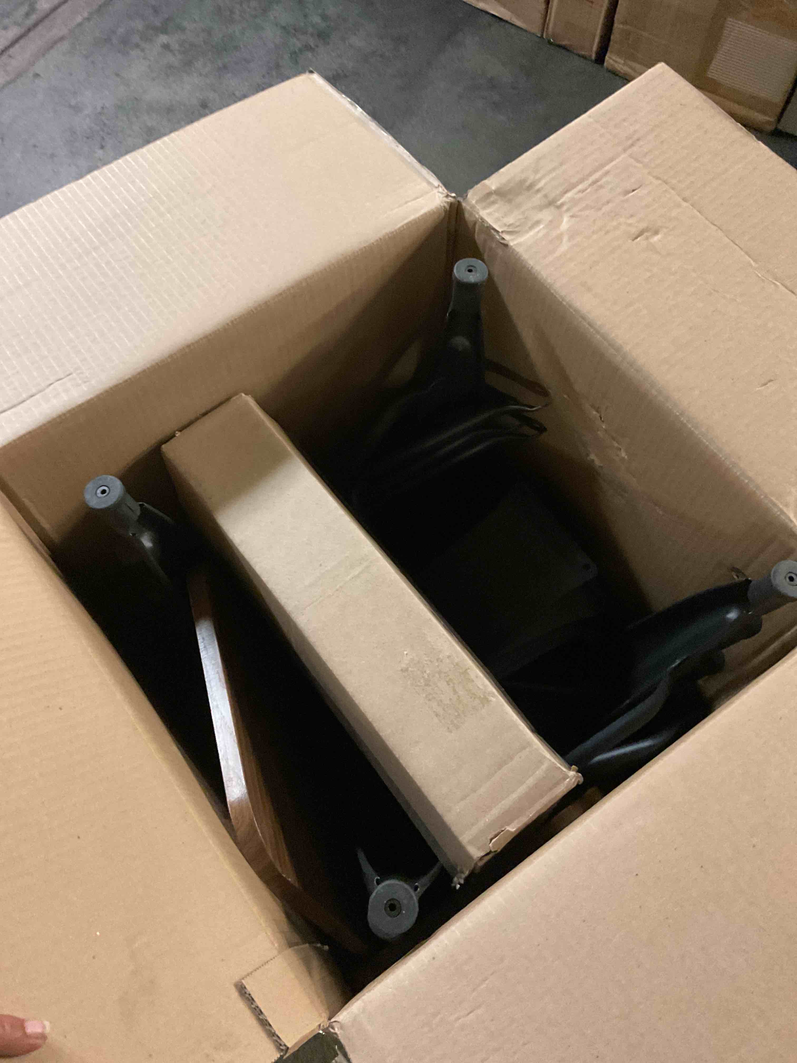 https://s3.amazonaws.com/lotting-images-prod/bidfta/TEA3223625_1755733835310.jpeg