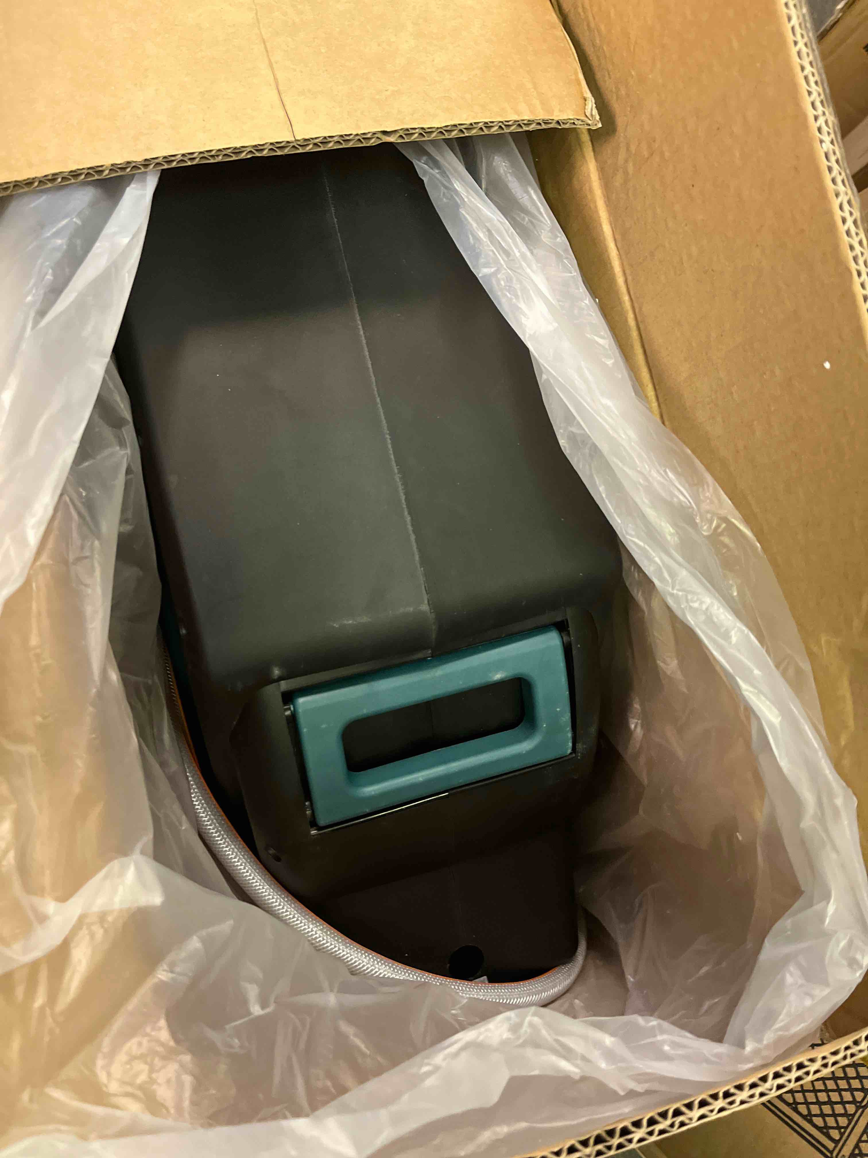 https://s3.amazonaws.com/lotting-images-prod/bidfta/TEA3223672_1756166125094.jpeg