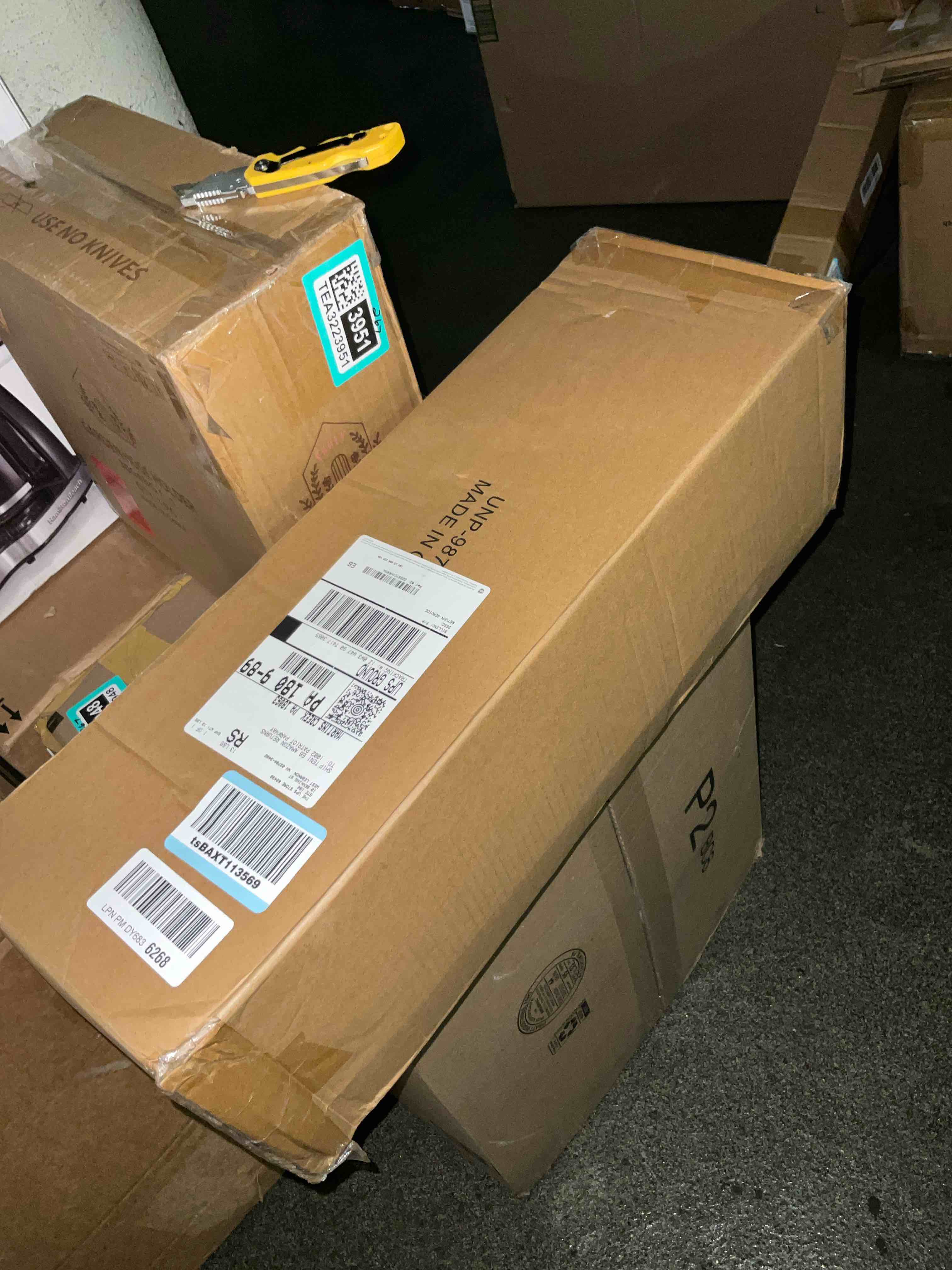 https://s3.amazonaws.com/lotting-images-prod/bidfta/TEA3223954_1756945030222.jpeg