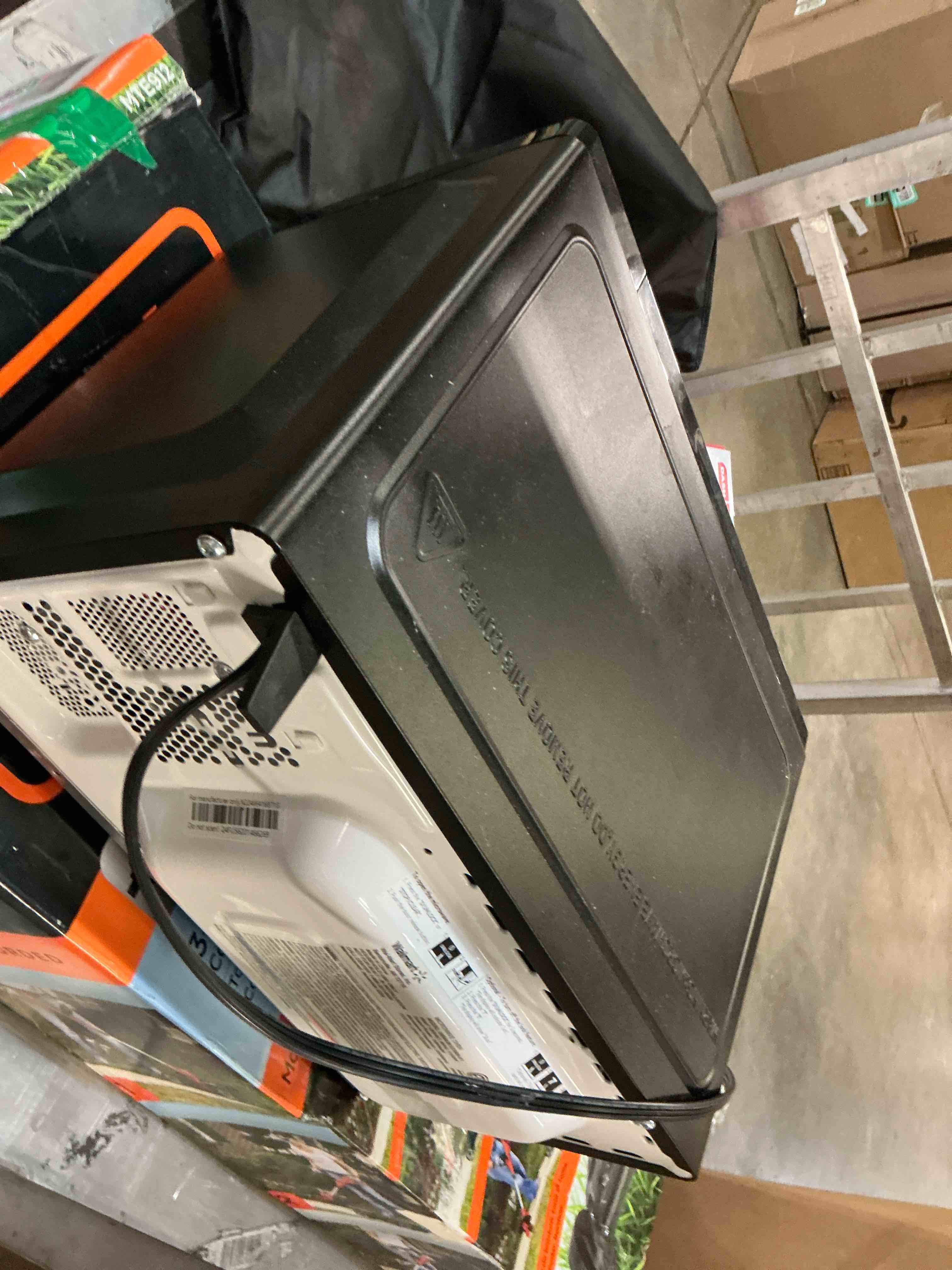 https://s3.amazonaws.com/lotting-images-prod/bidfta/TEA3224162_1760063637404.jpeg