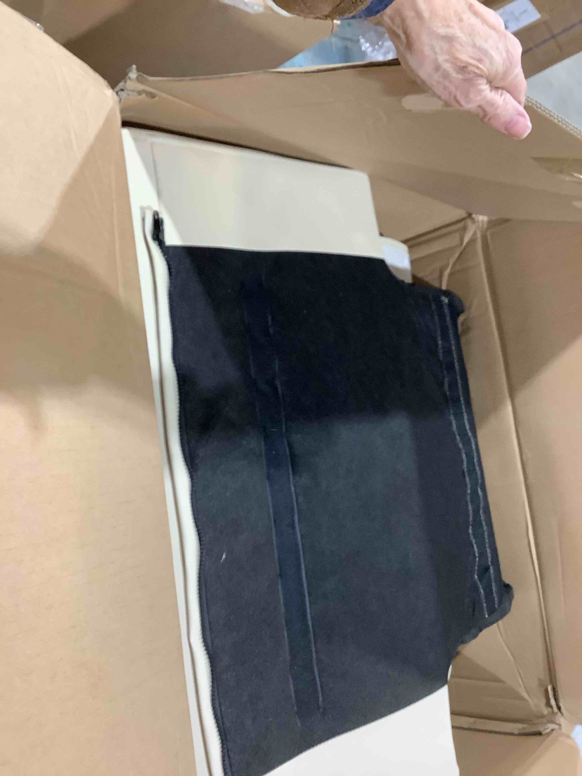 Condition photo showing Good Condition for Airsky beige faux leather chair, incomplete 