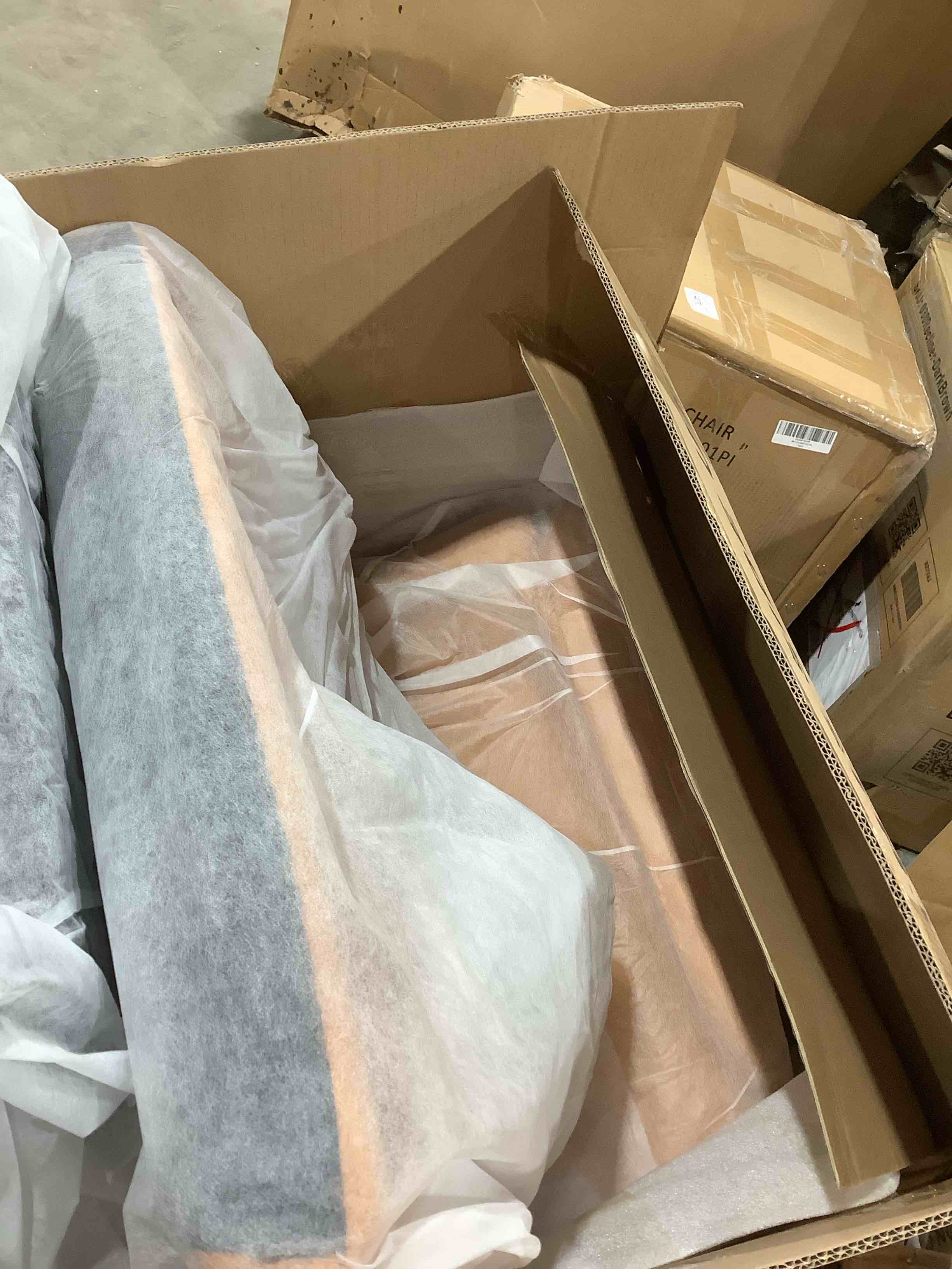 Condition photo showing Good Condition for Airsky orange chair, incomplete 