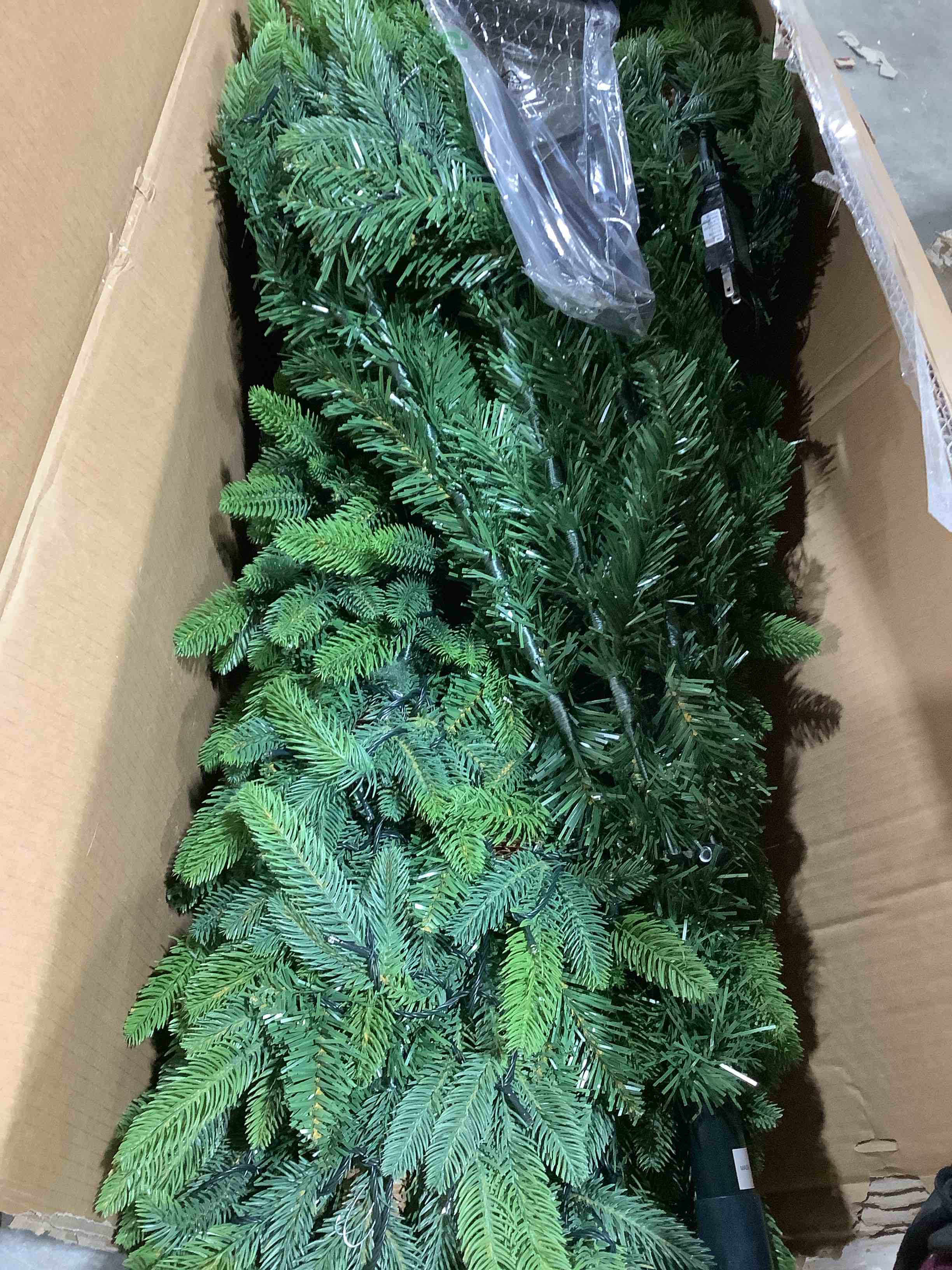 Condition photo showing Good Condition for 6' light up artificial Christmas tree 
