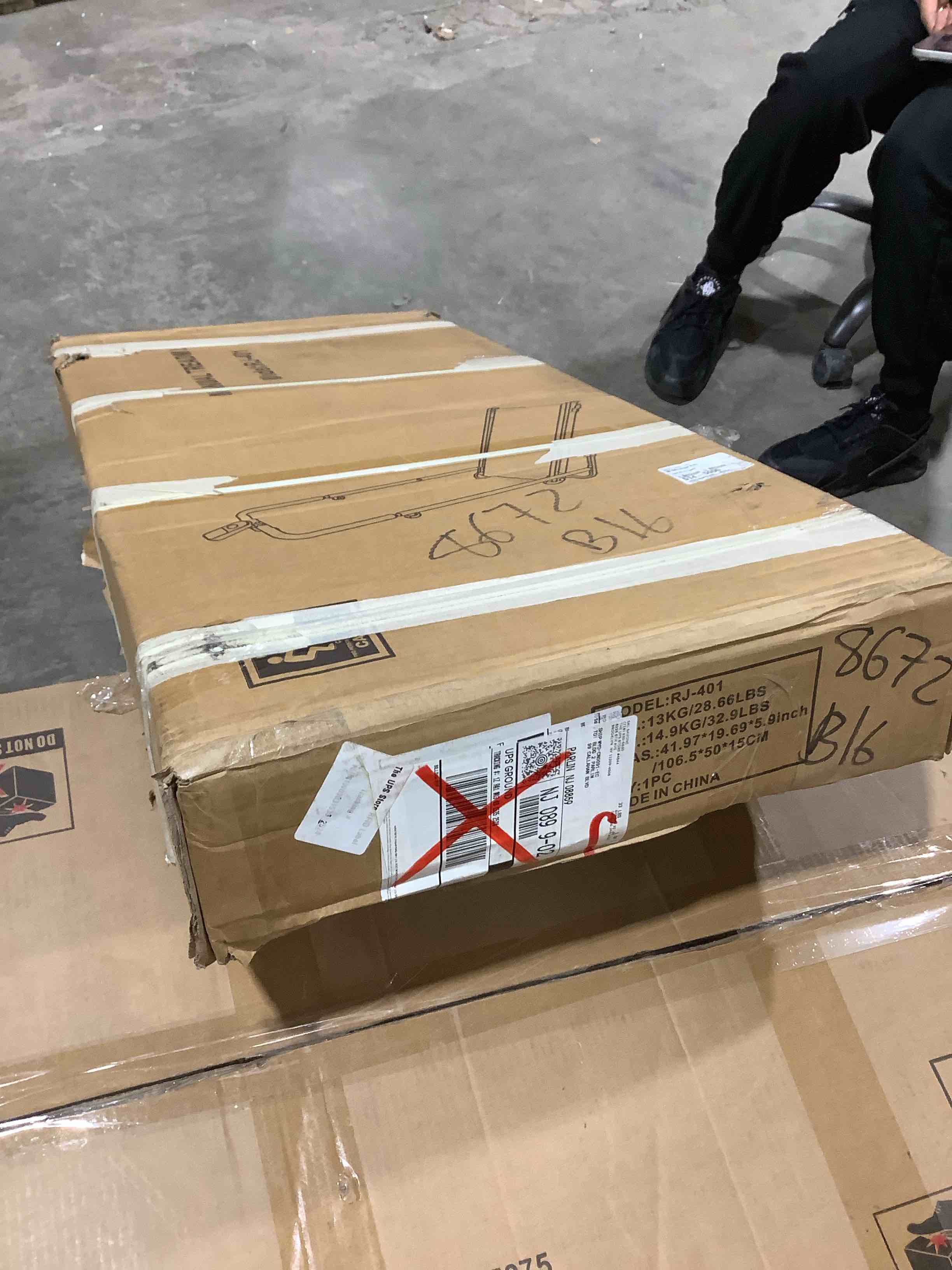 Condition photo showing Good Condition for MANUAL WAKING TREADMILL RJ – 401 search it