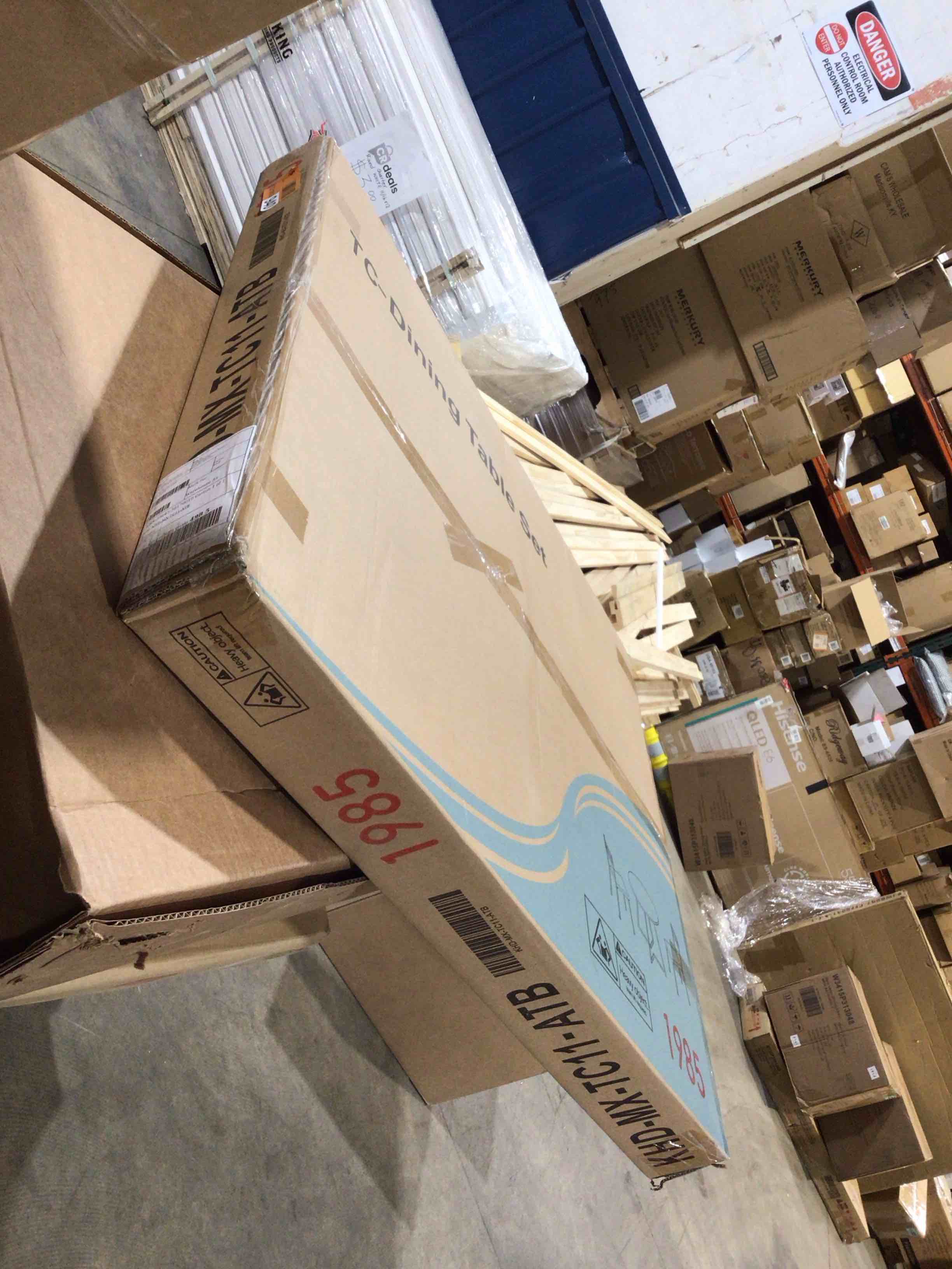 Condition photo showing Good Condition for Dining round table 