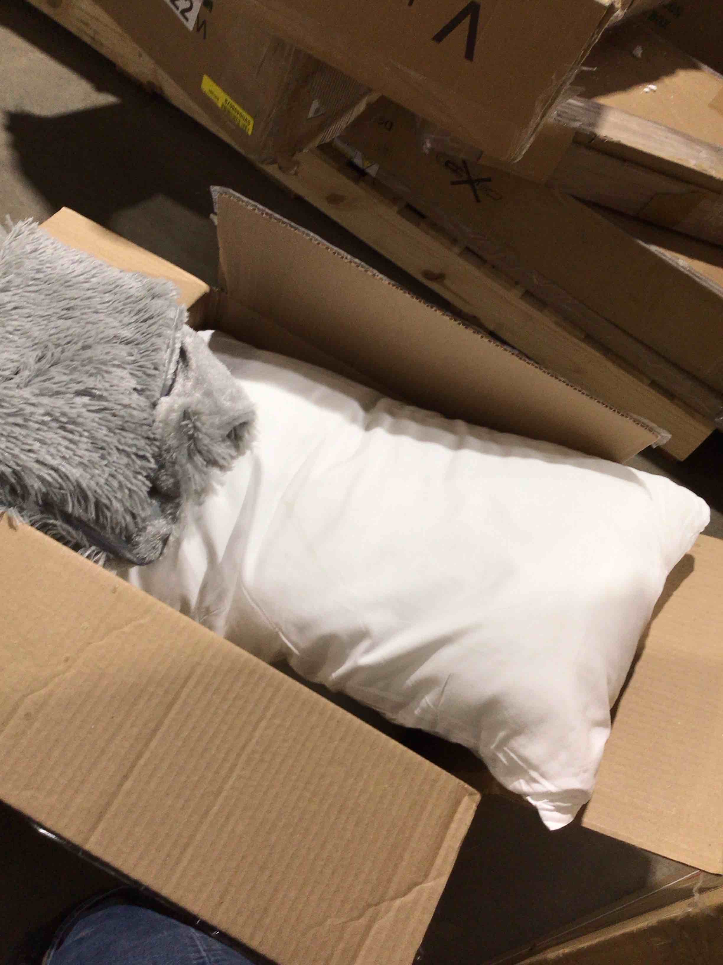 Condition photo showing Good Condition for Super soft cloud, pillow set