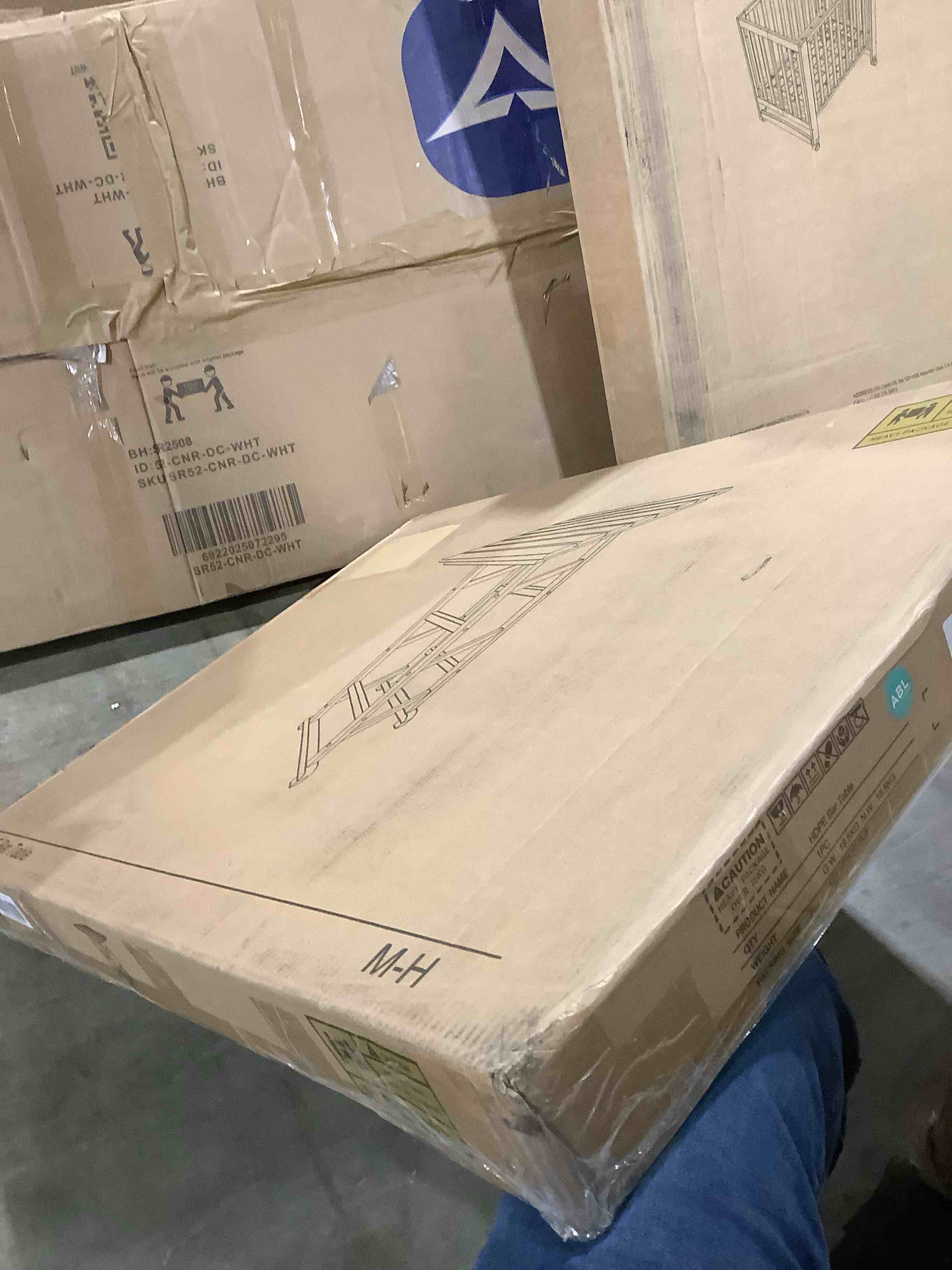 Condition photo showing New/Like New for Giantex 42" Height Outdoor Tall Bar Table, HDPE Square Pub Tables with Wood Grains, High Top, Cocktail Bistro Table for Adirondack Chairs, Patio, Garden, Poolside, Yard, Balcony, Brown