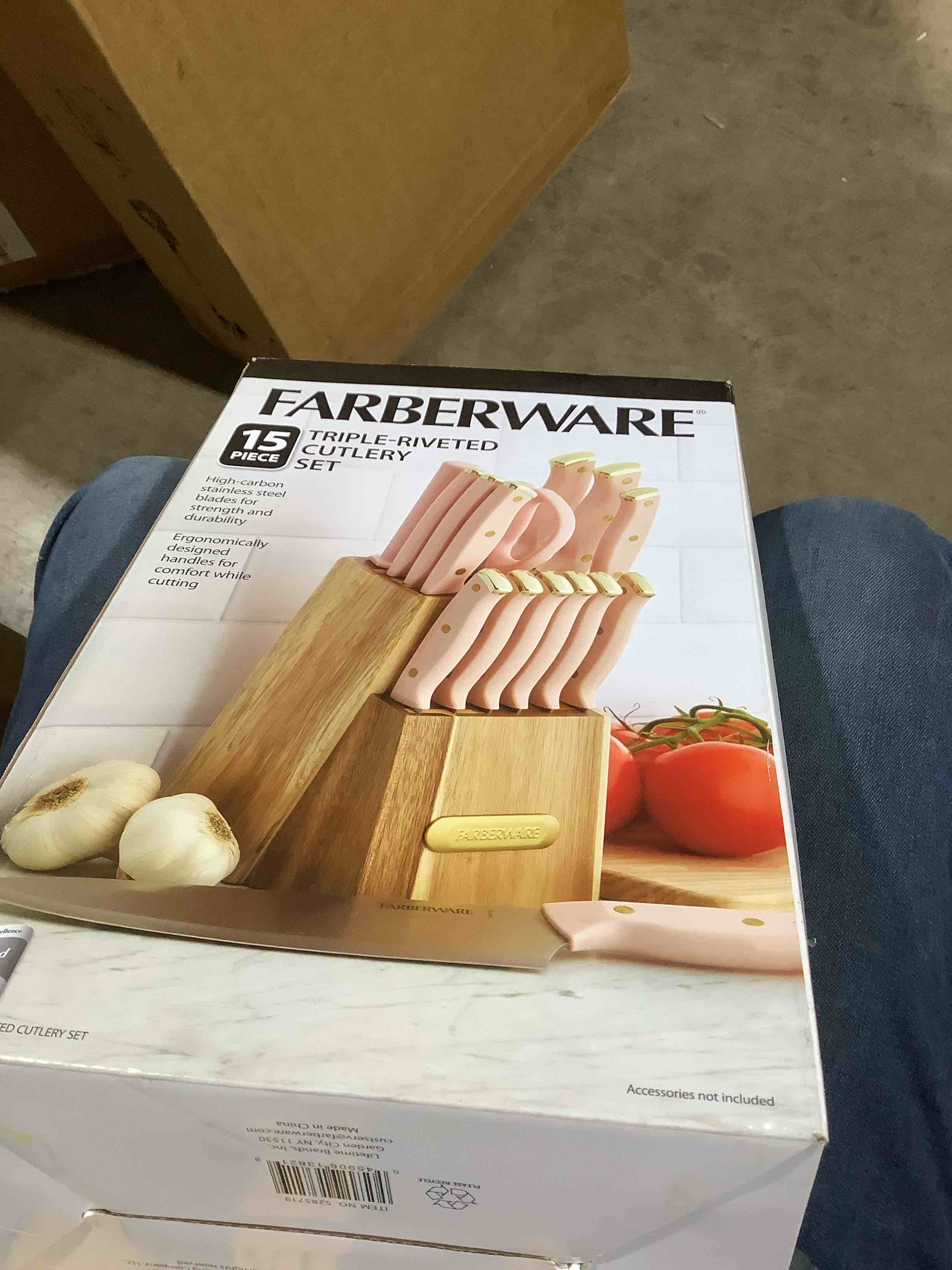 Condition photo showing New/Like New for Farberware 15-Piece Triple Riveted Stainless Steel Knife Set with Acacia Block Blush Gold