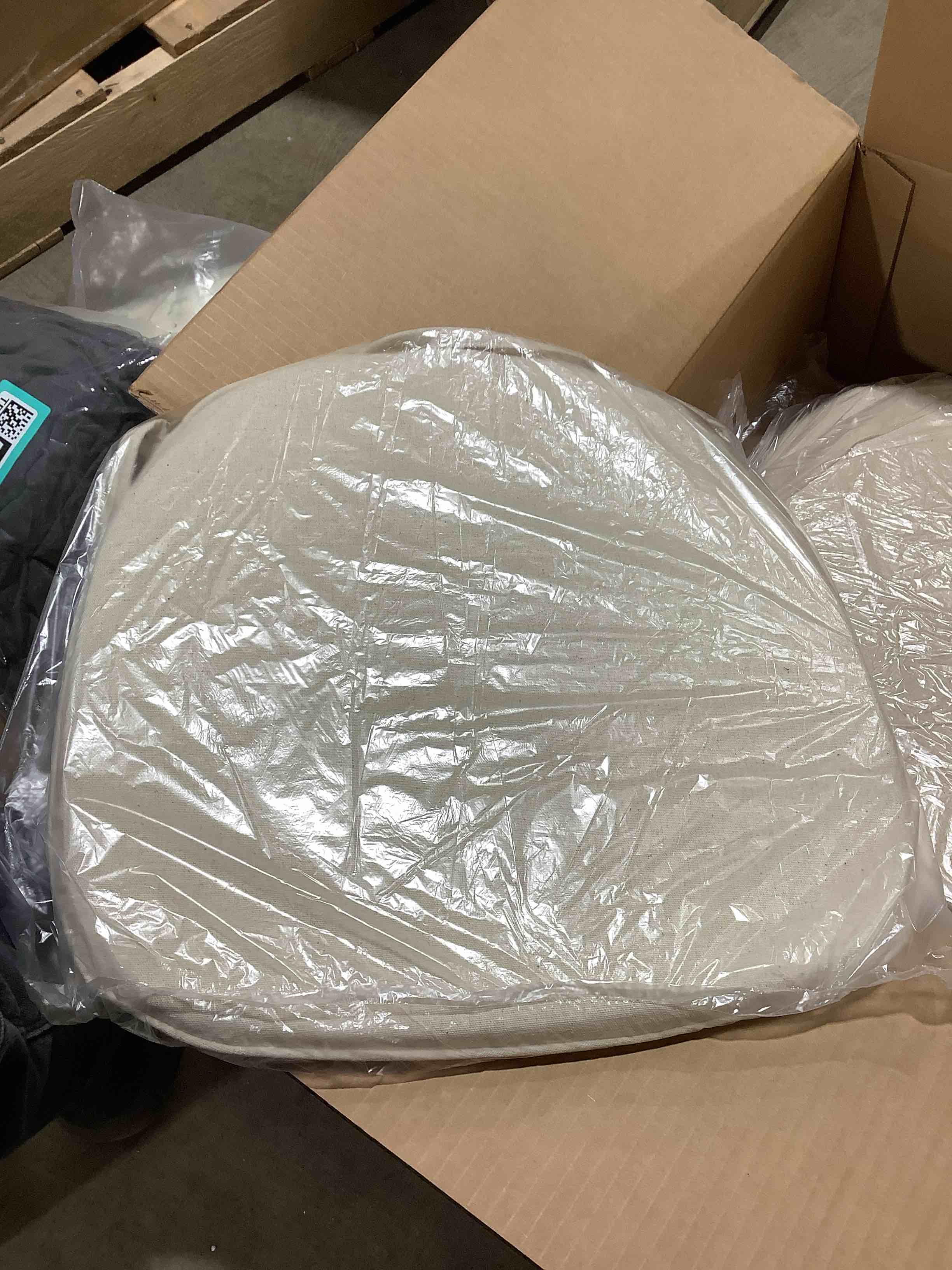 Condition photo showing New/Like New for Set a four beige seat cushions with ties