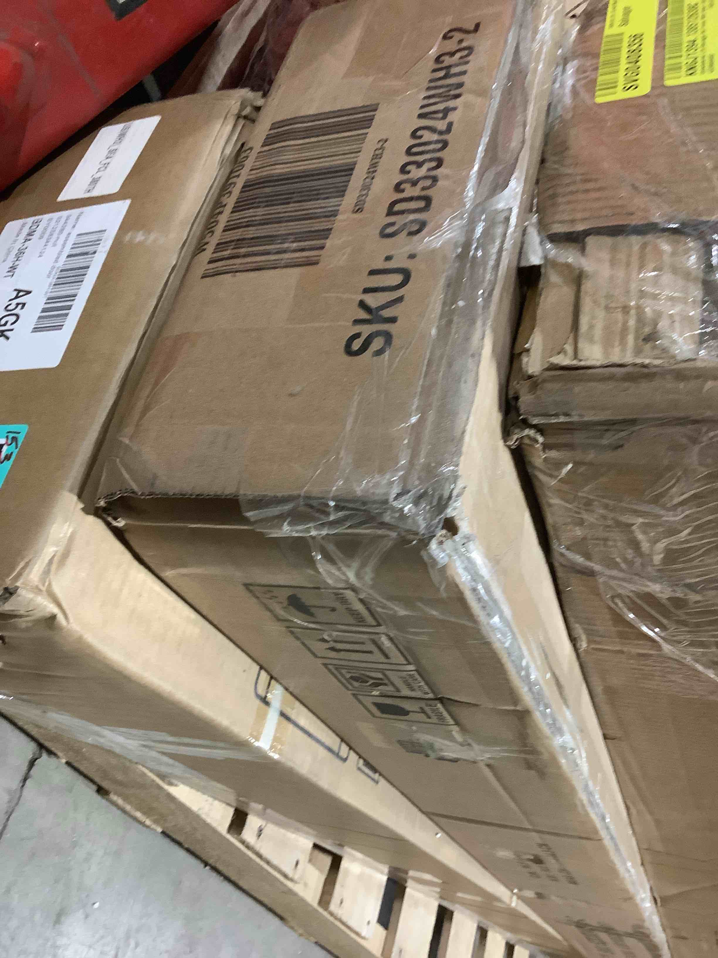 Condition photo showing Good Condition for Queen Murphy, wall, bed, shelves cabinet, white, incomplete 