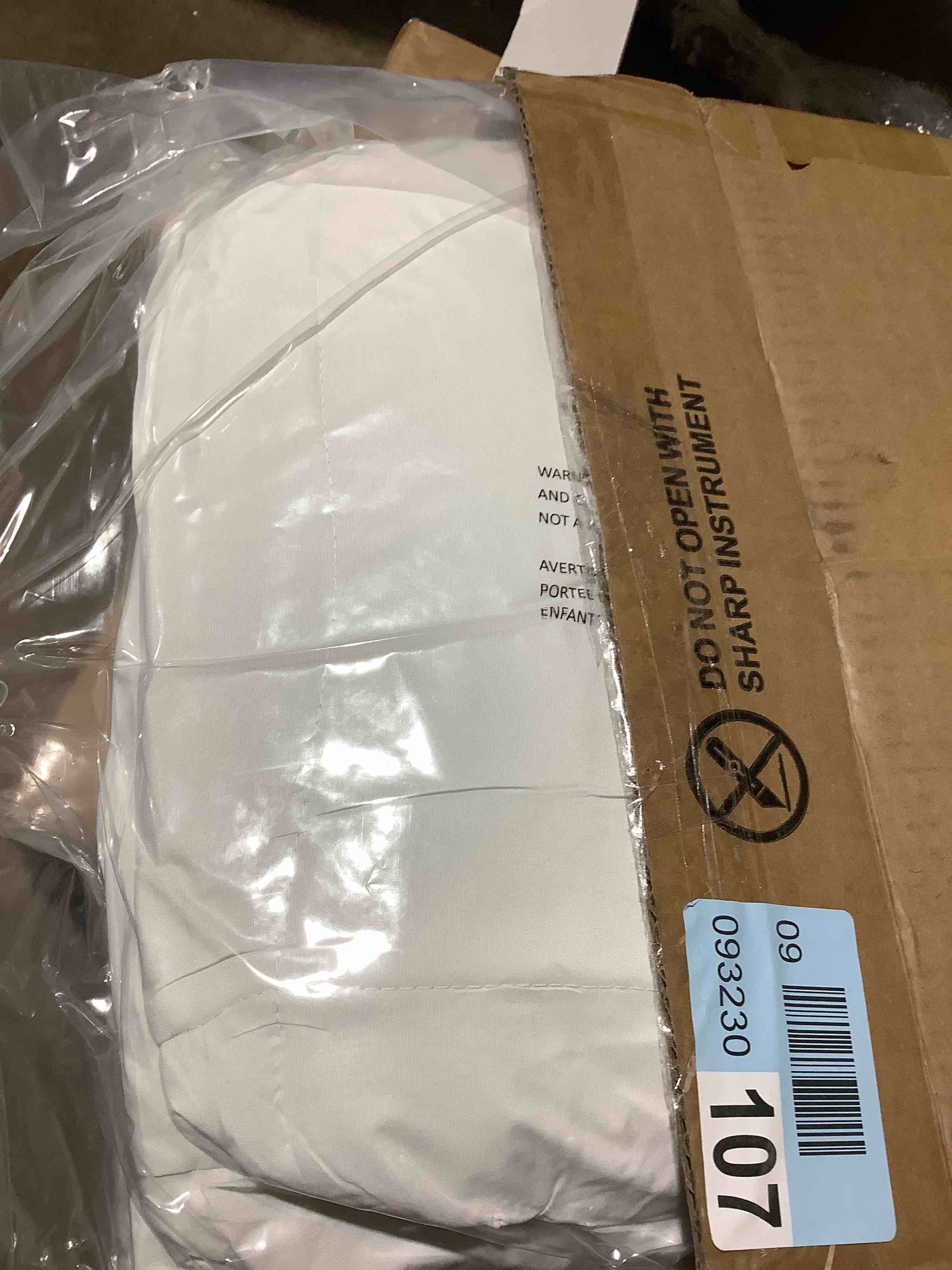 Condition photo showing New/Like New for Puredown All Season Full Medium Weight Down Alternative Comforter Duvet Insert, white