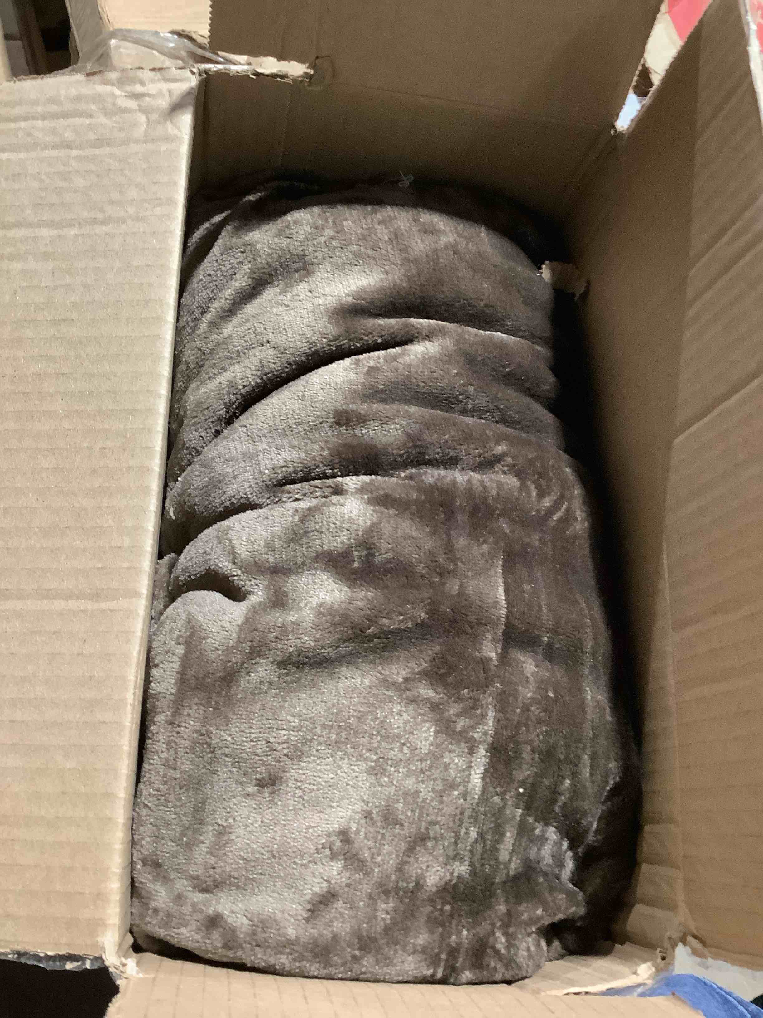 Condition photo showing Good Condition for Cozy Brown Winter Collection Bedsure Sherpa Fleece Blanket fir Bed