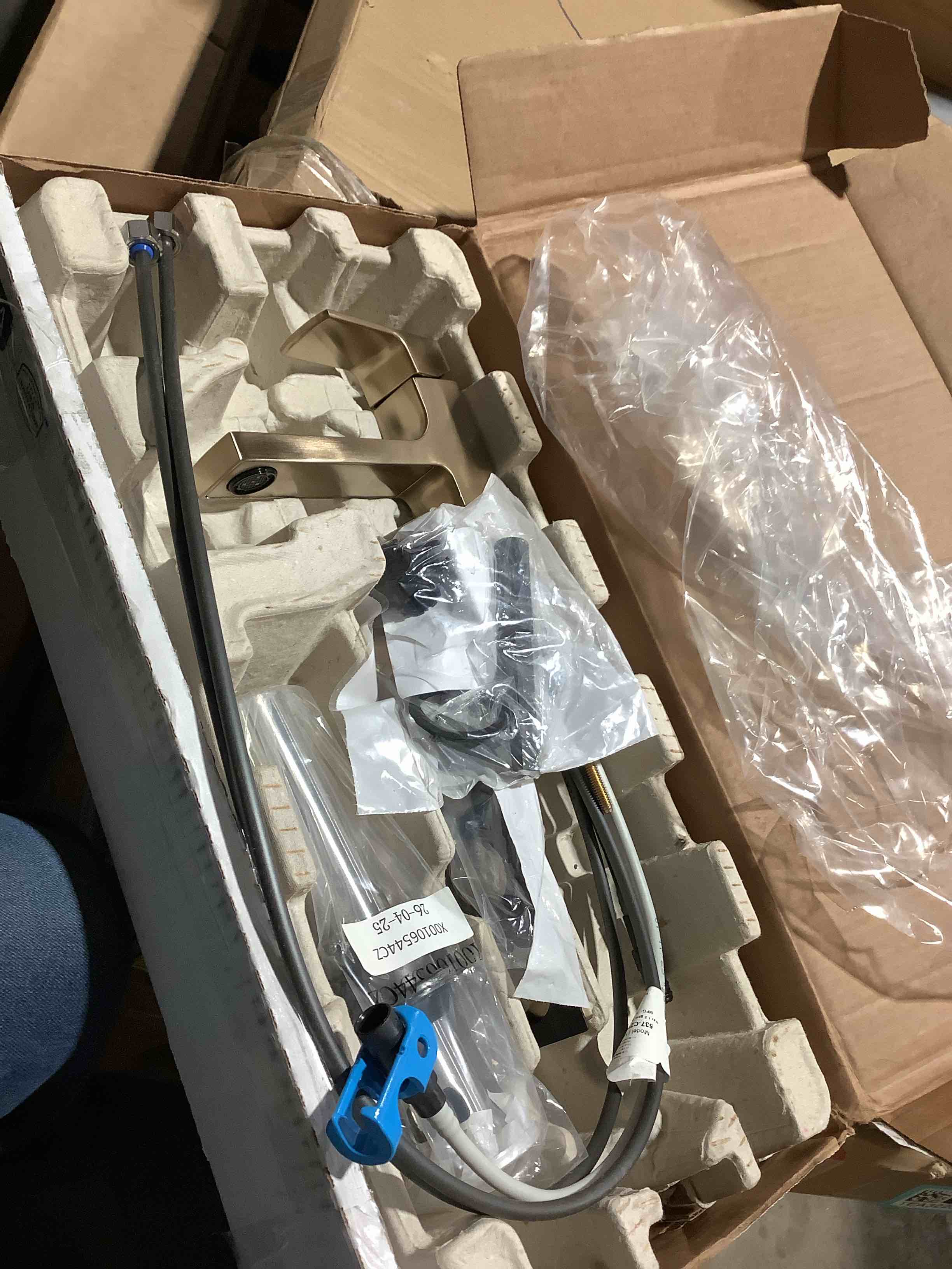 Condition photo showing Good Condition for Velum Single Handle Single Hole Bathroom Faucet with Deckplate Included and Drain Kit Included in Champagne Bronze