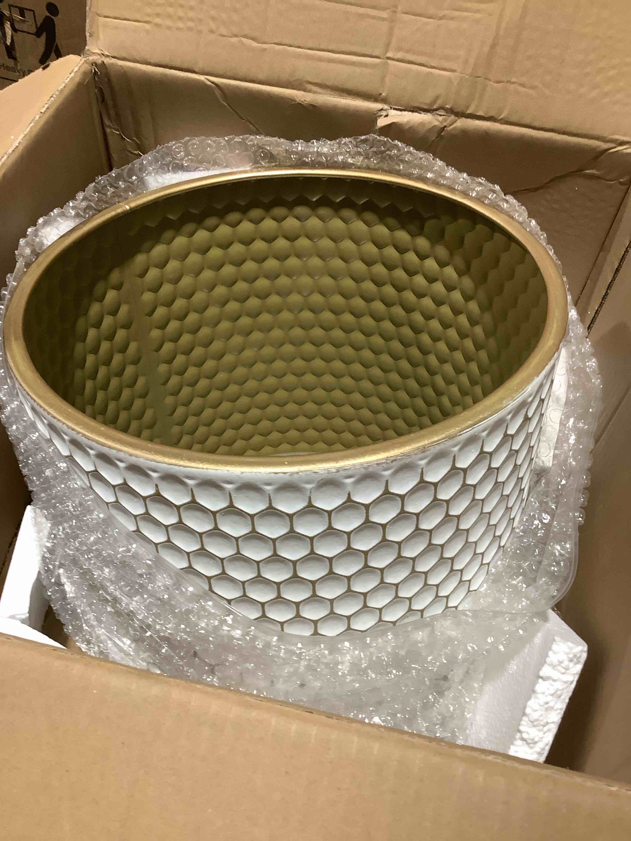 Condition photo showing Good Condition for Ciara honeycomb pot planter 18" x 13.75"